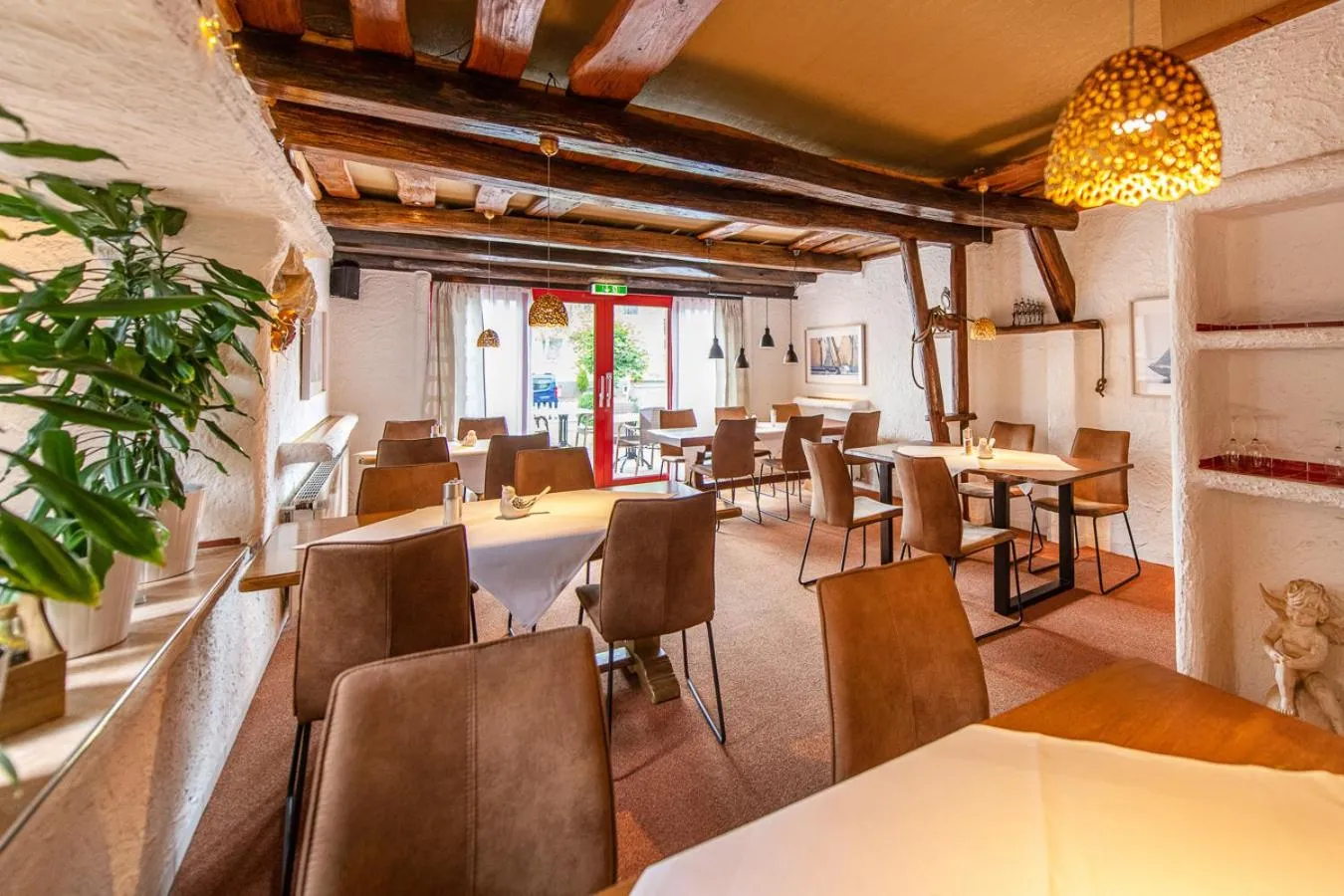 Restaurant/places to eat in CONTEL Hotel