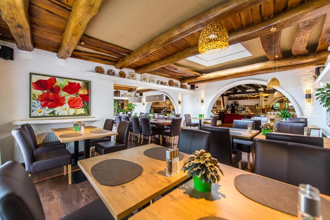 Restaurant/places to eat in CONTEL Hotel