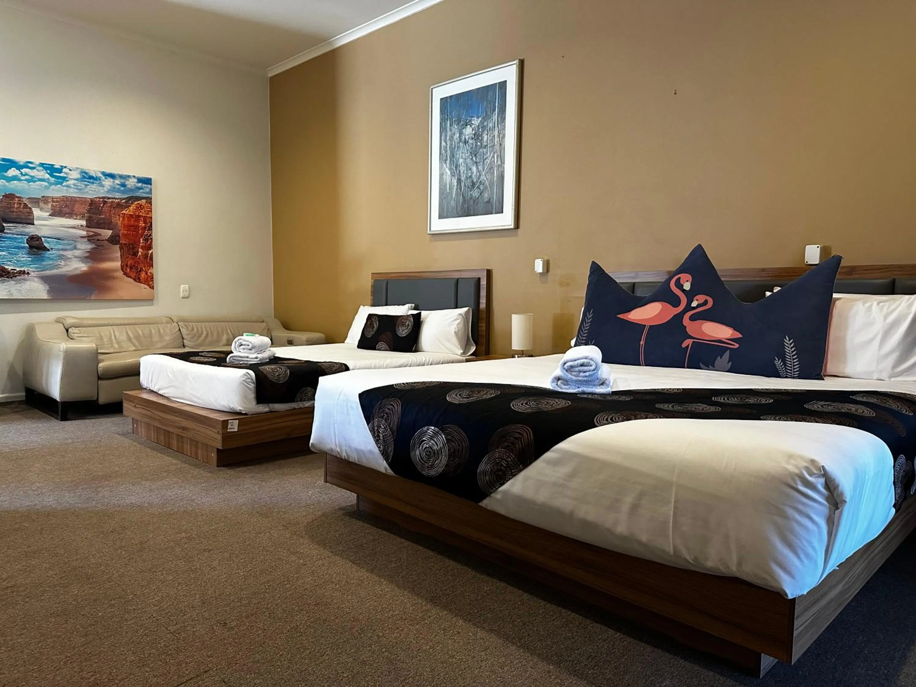 Bed in Greensborough Motel