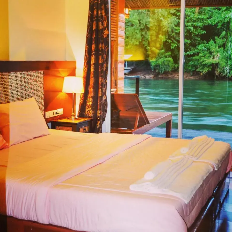 Raft Double Room in Koh Mueangkarn Paradise View Resort Raft Double Room in Koh Mueangkarn Paradise View Resort