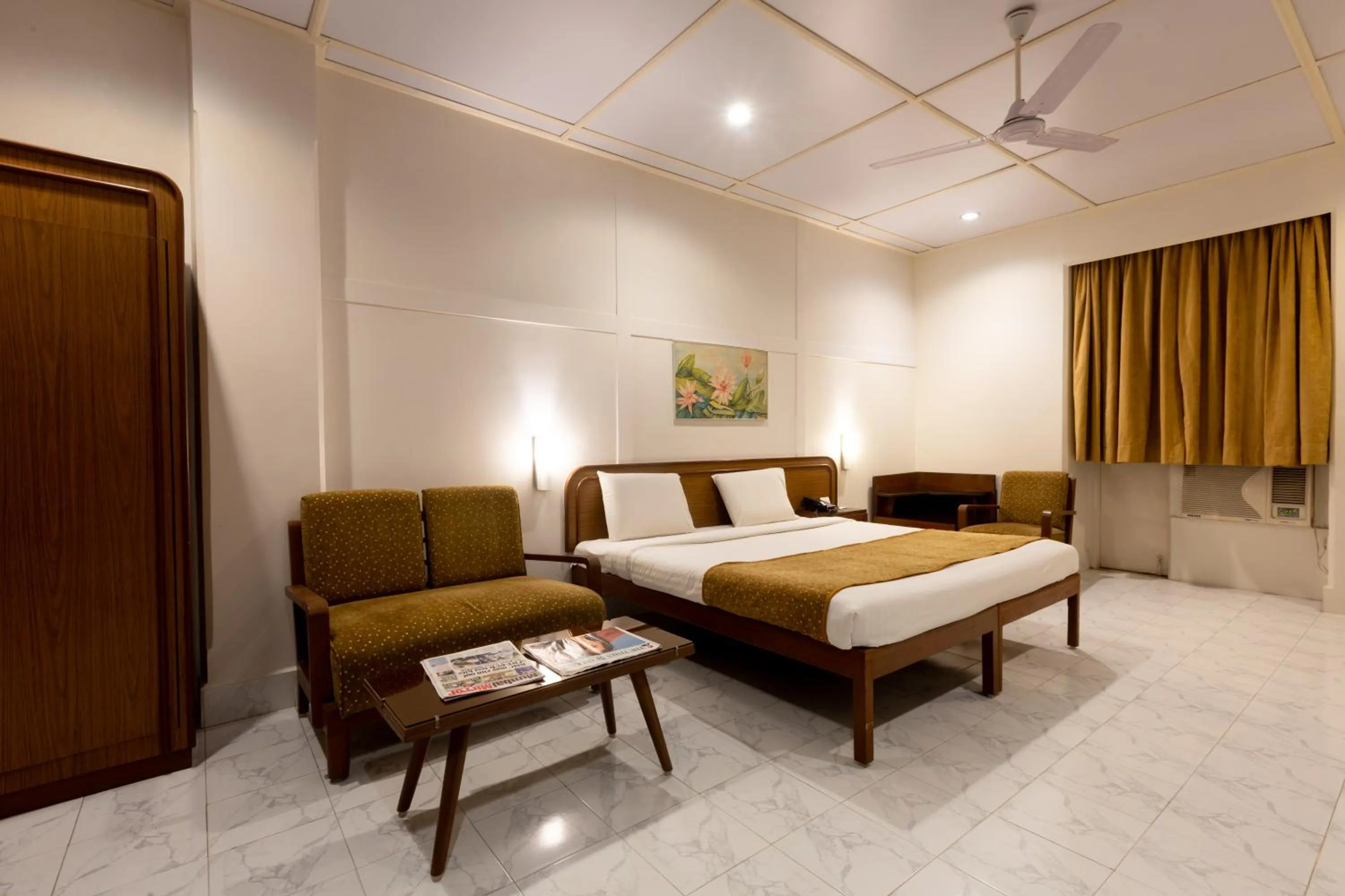 Bedroom, Bed in Grand Hotel Mumbai - Ballard Estate, Fort