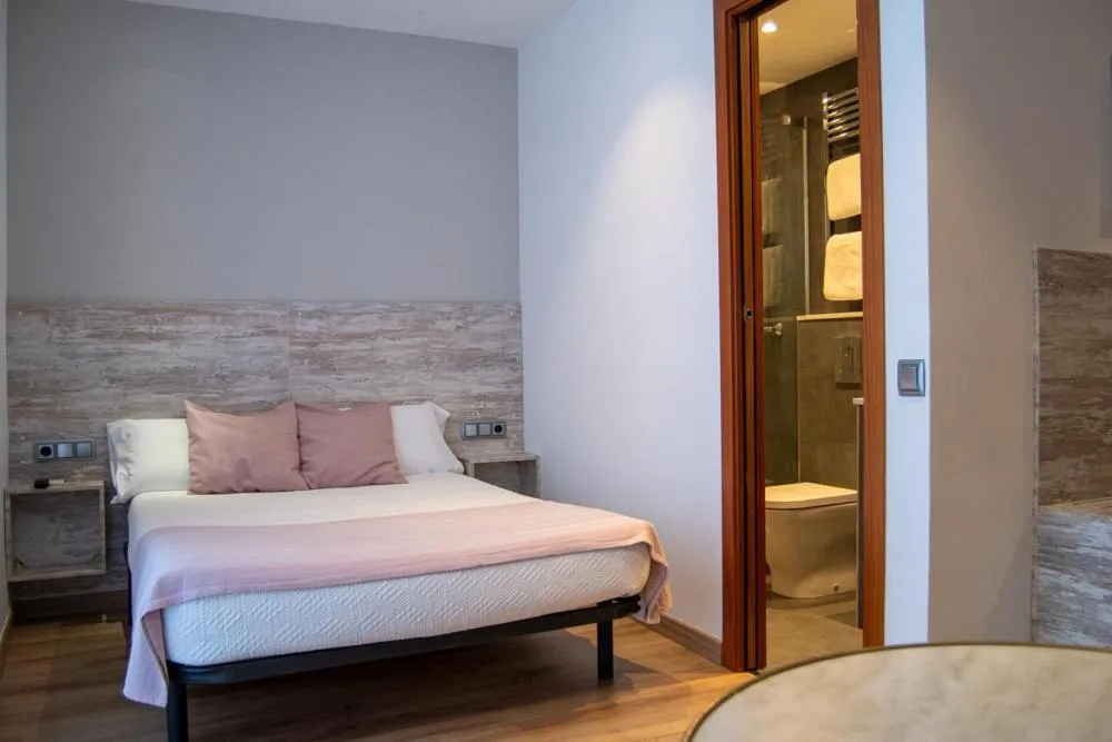 Photo of the whole room, Bed in Hostal Apolo