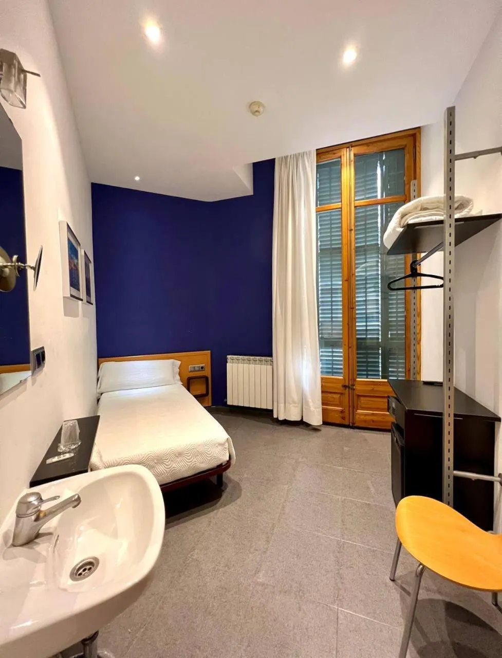 Photo of the whole room, Bed in Hostal Apolo