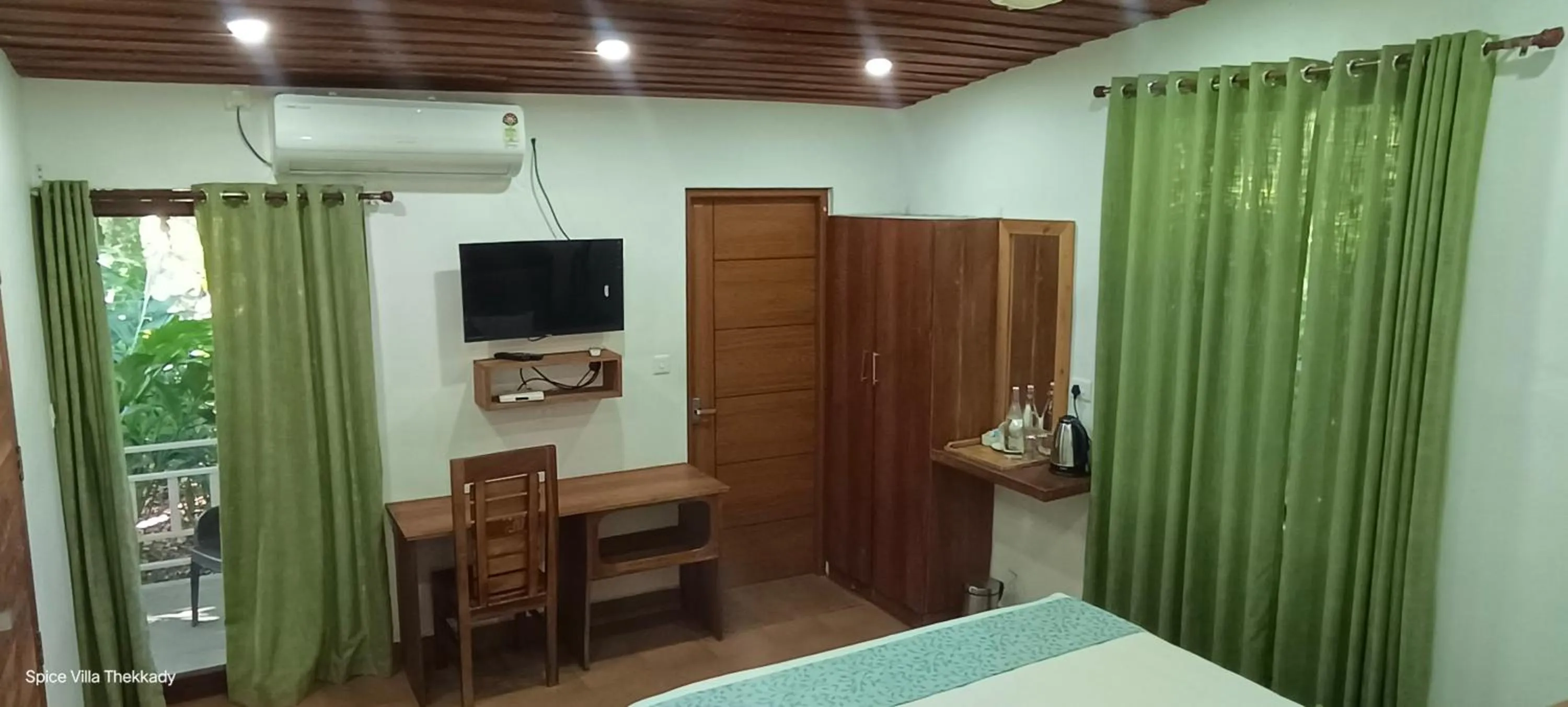 Bed in Spice Villa Thekkady