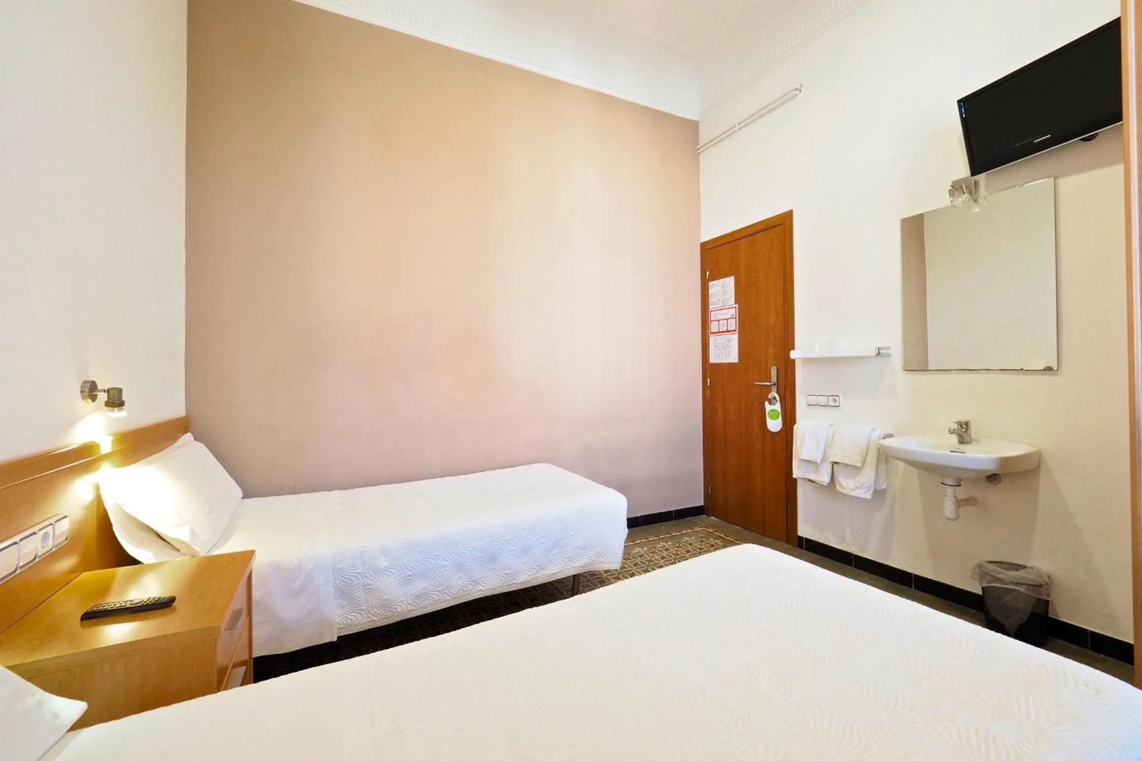 Photo of the whole room, Bed in Pensión Peiró