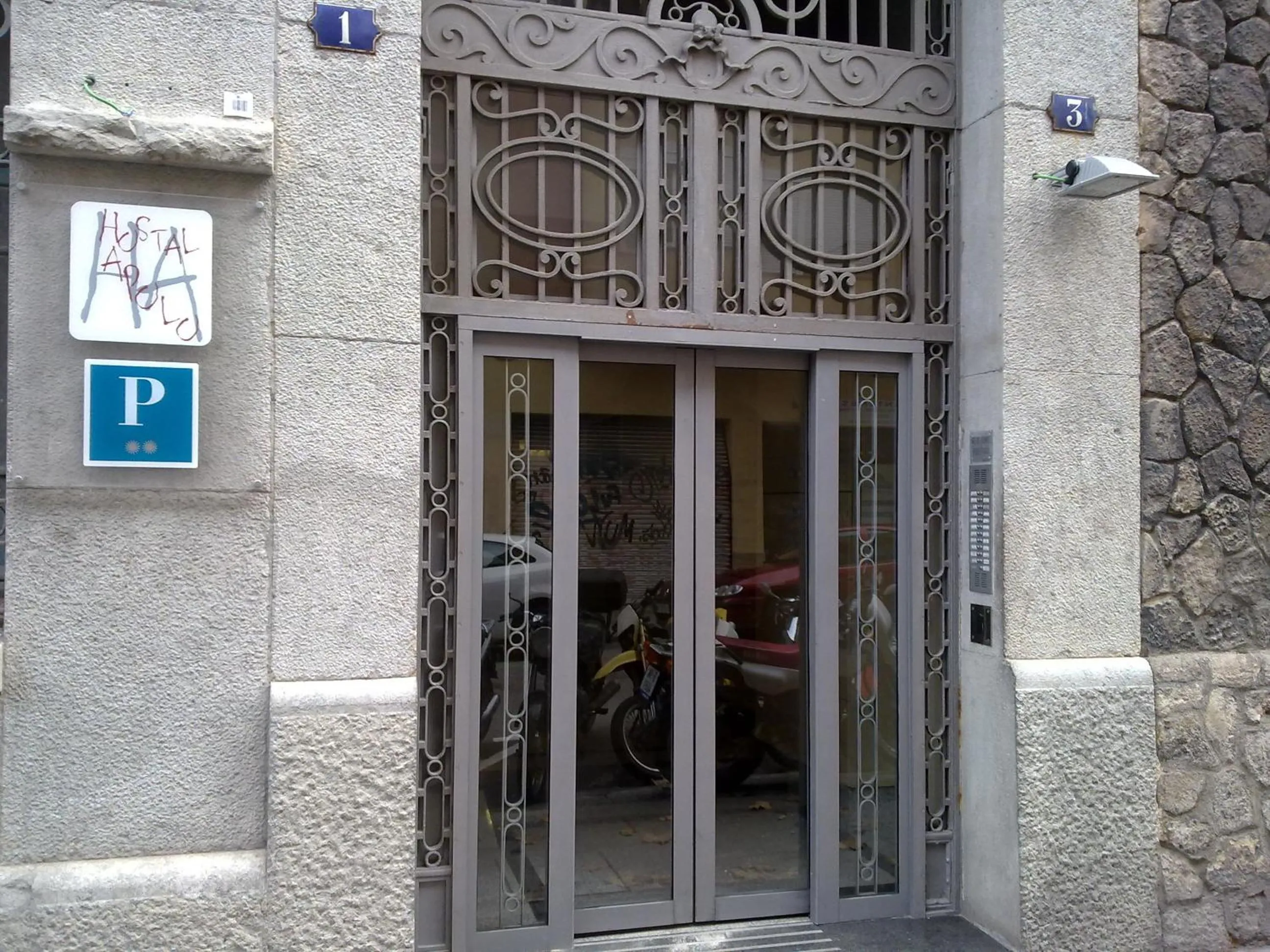 Facade/entrance in Pensión Peiró