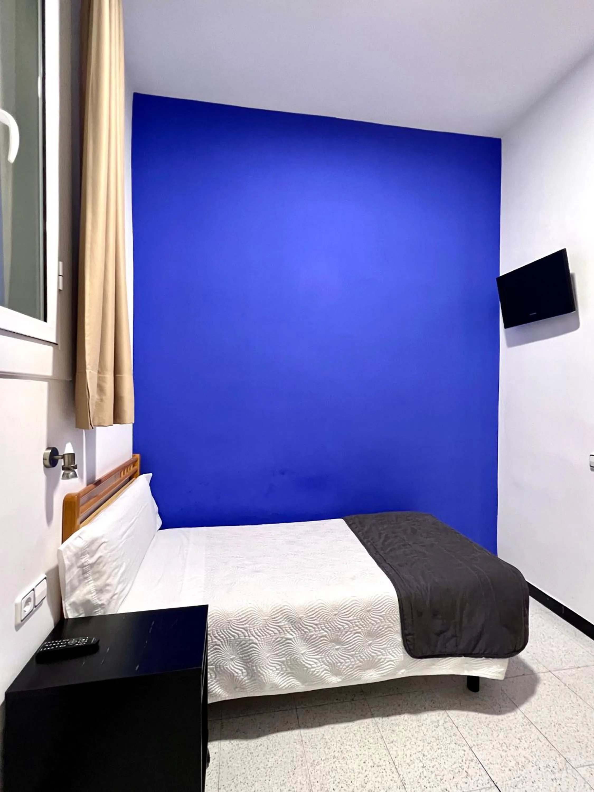 Photo of the whole room, Bed in Pensión Peiró