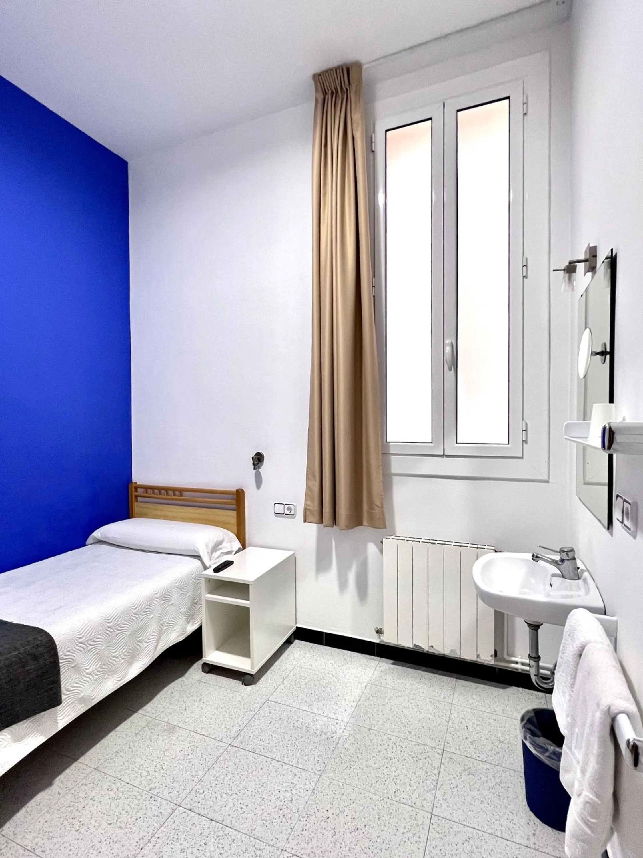 Photo of the whole room, Bed in Pensión Peiró