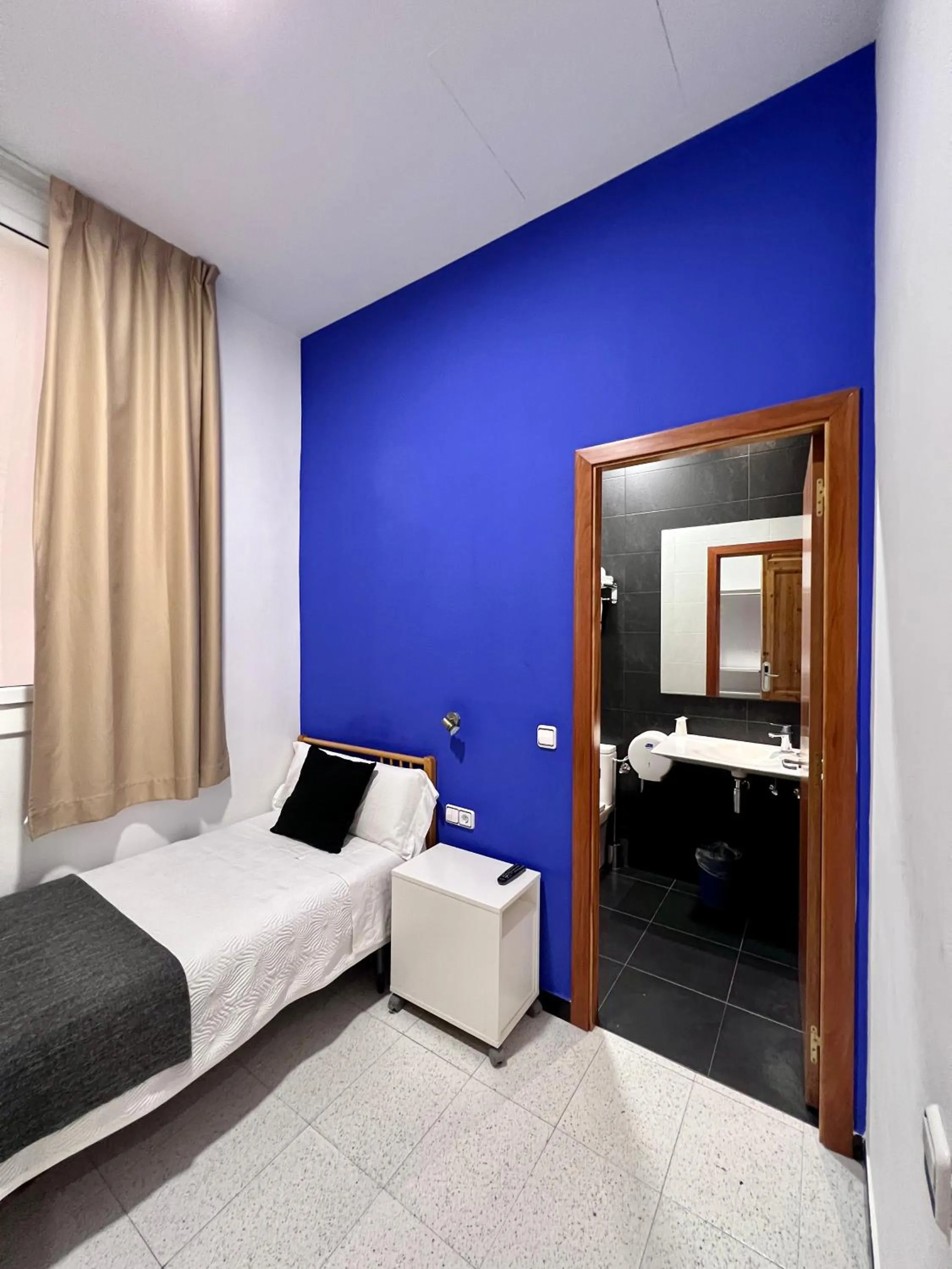 Photo of the whole room, Bed in Pensión Peiró