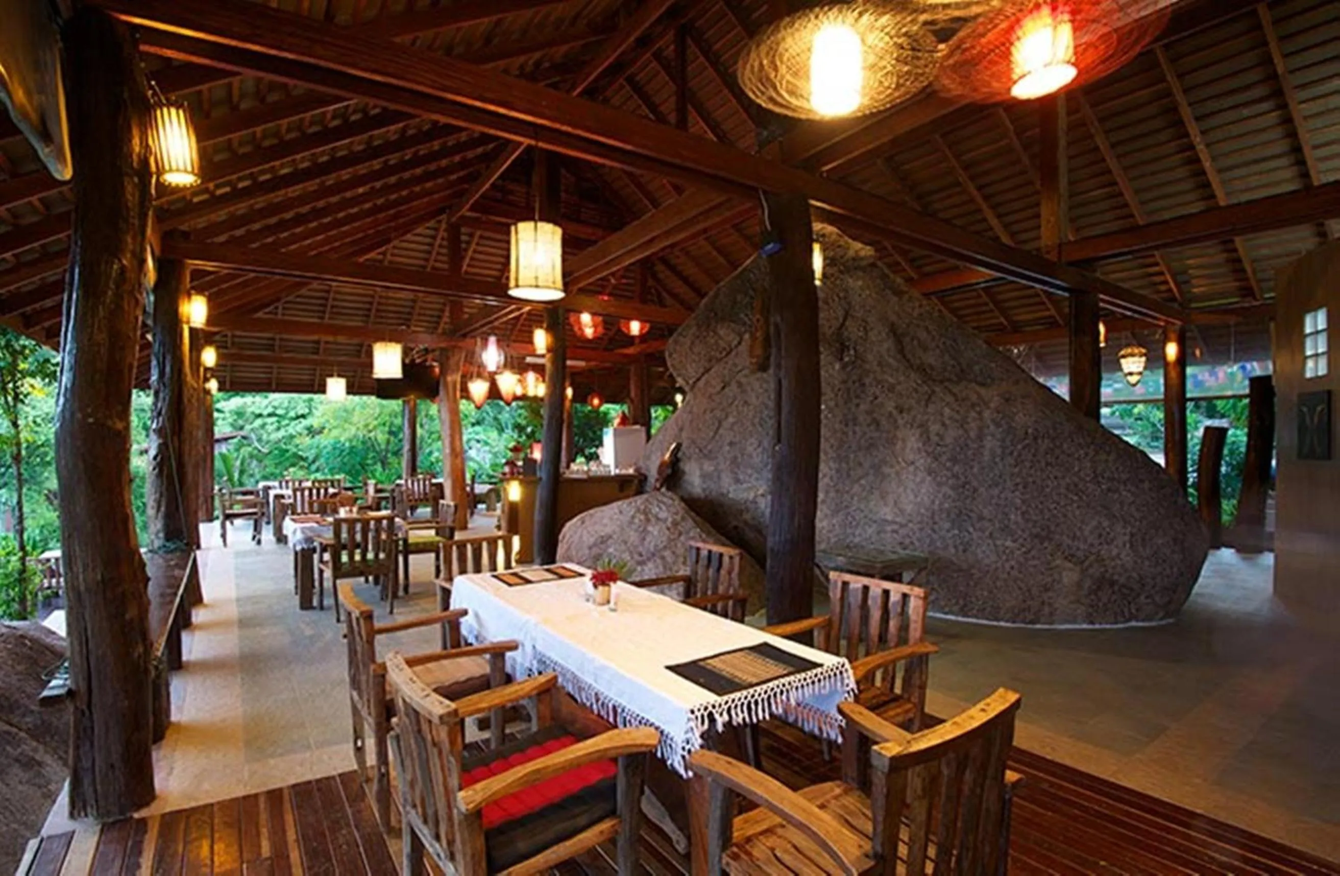 Restaurant/places to eat in Tanote Villa SHA Extra Plus