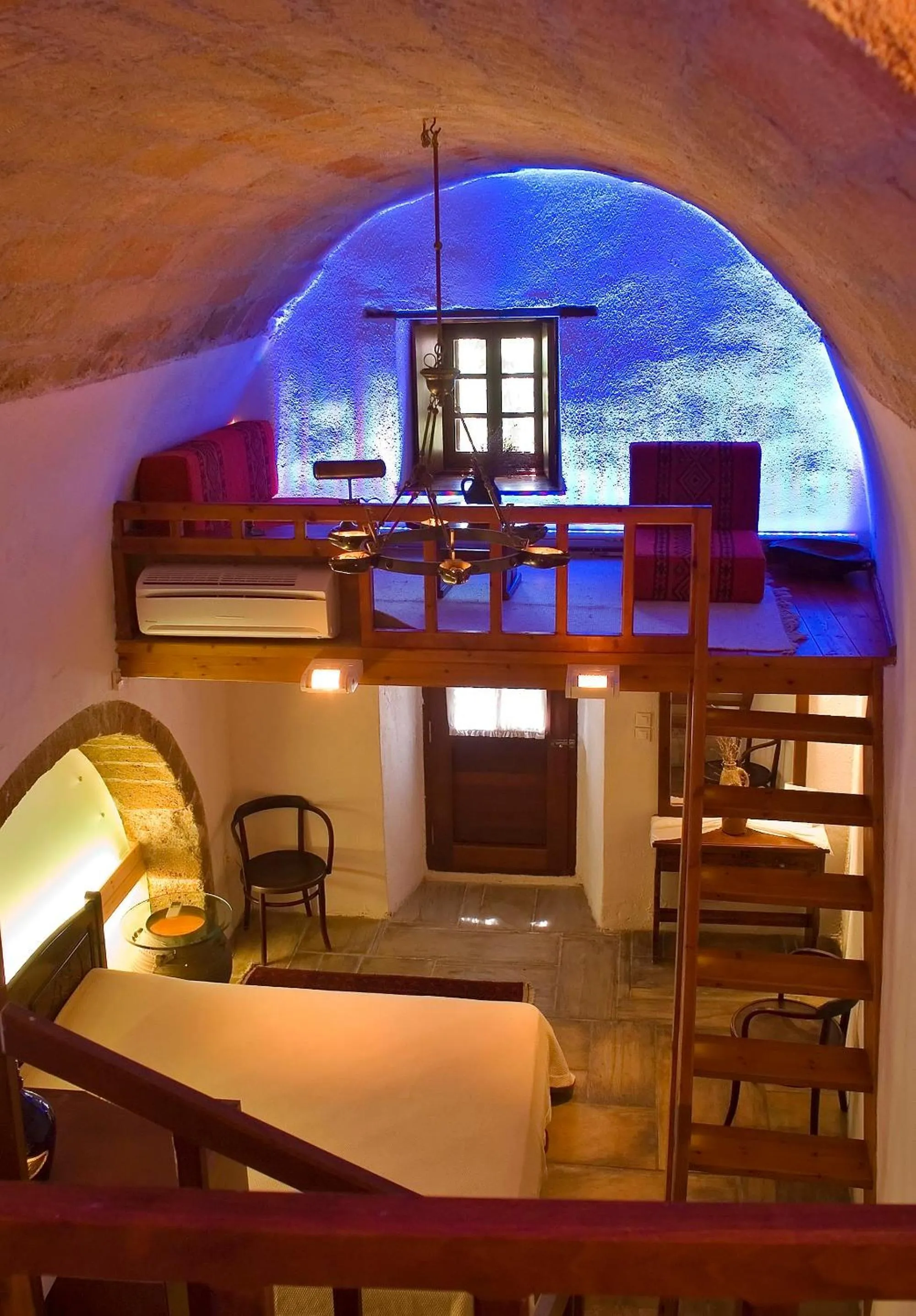 Photo of the whole room in Ardamis