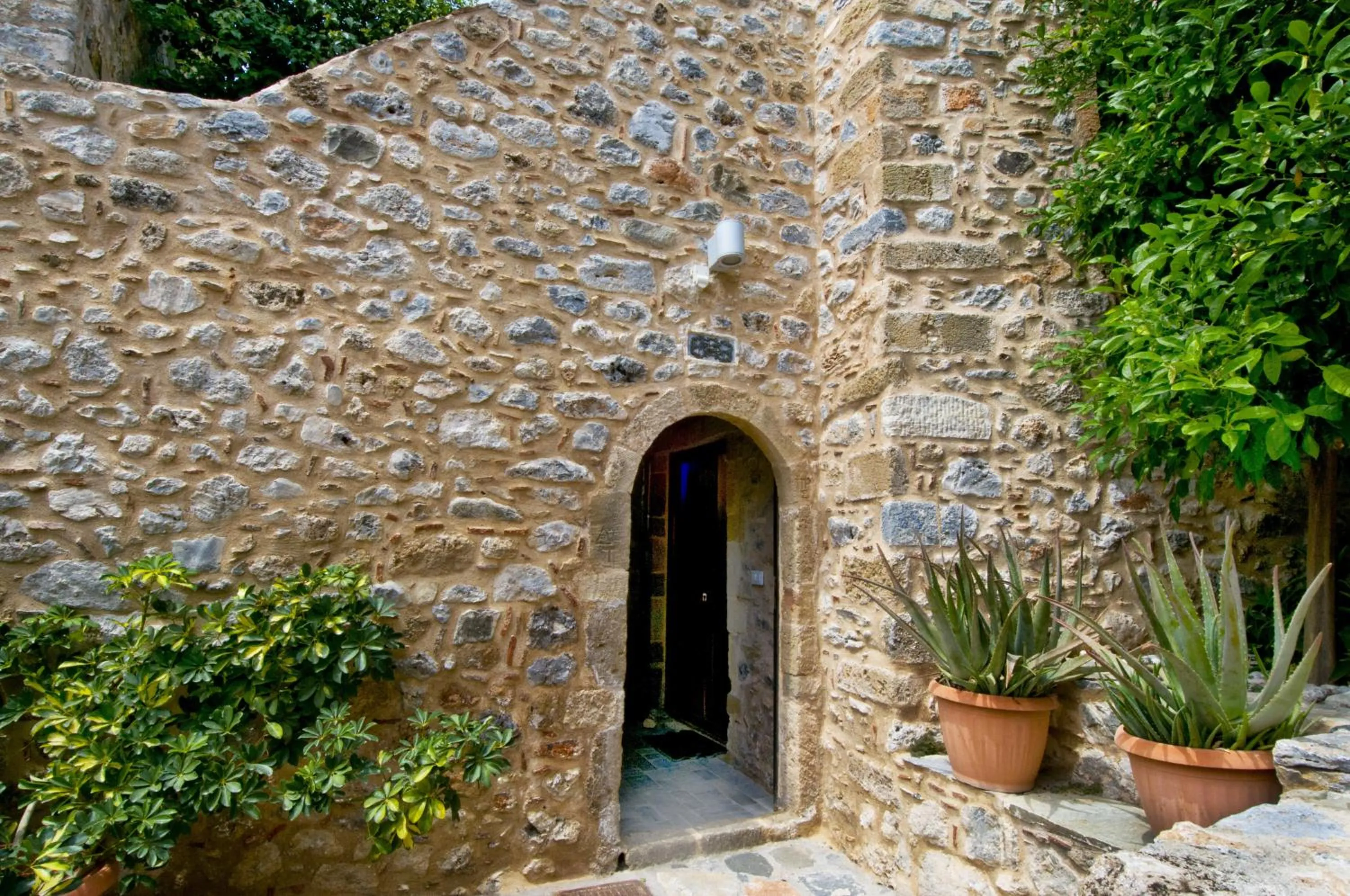 Facade/entrance in Ardamis