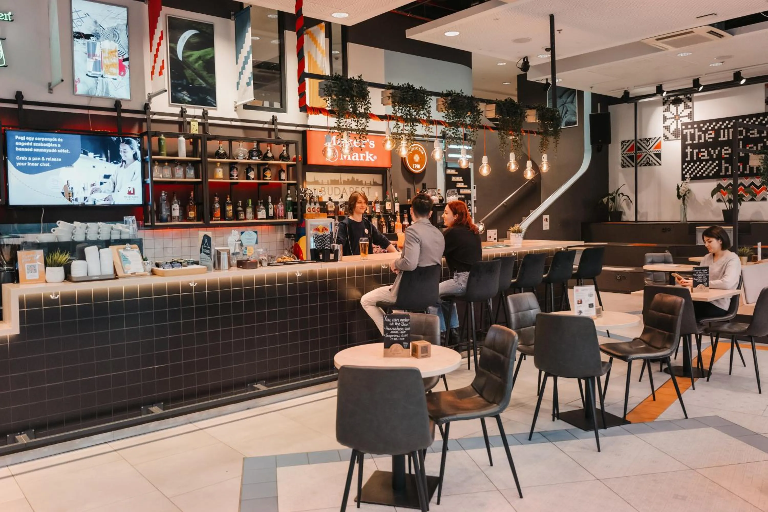 Lounge or bar in MEININGER Budapest Great Market Hall