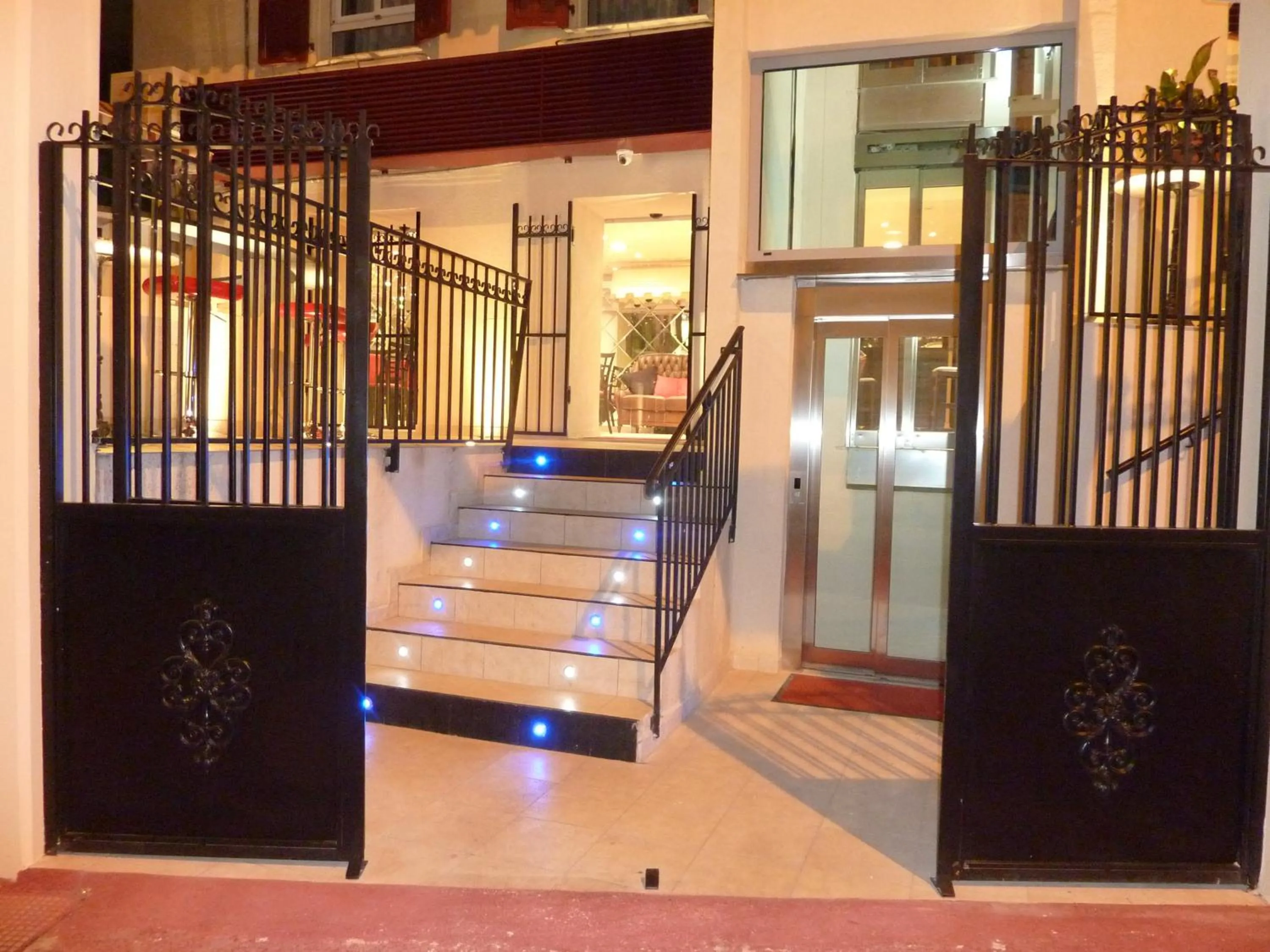 Facade/entrance in Hôtel Villa Boeri