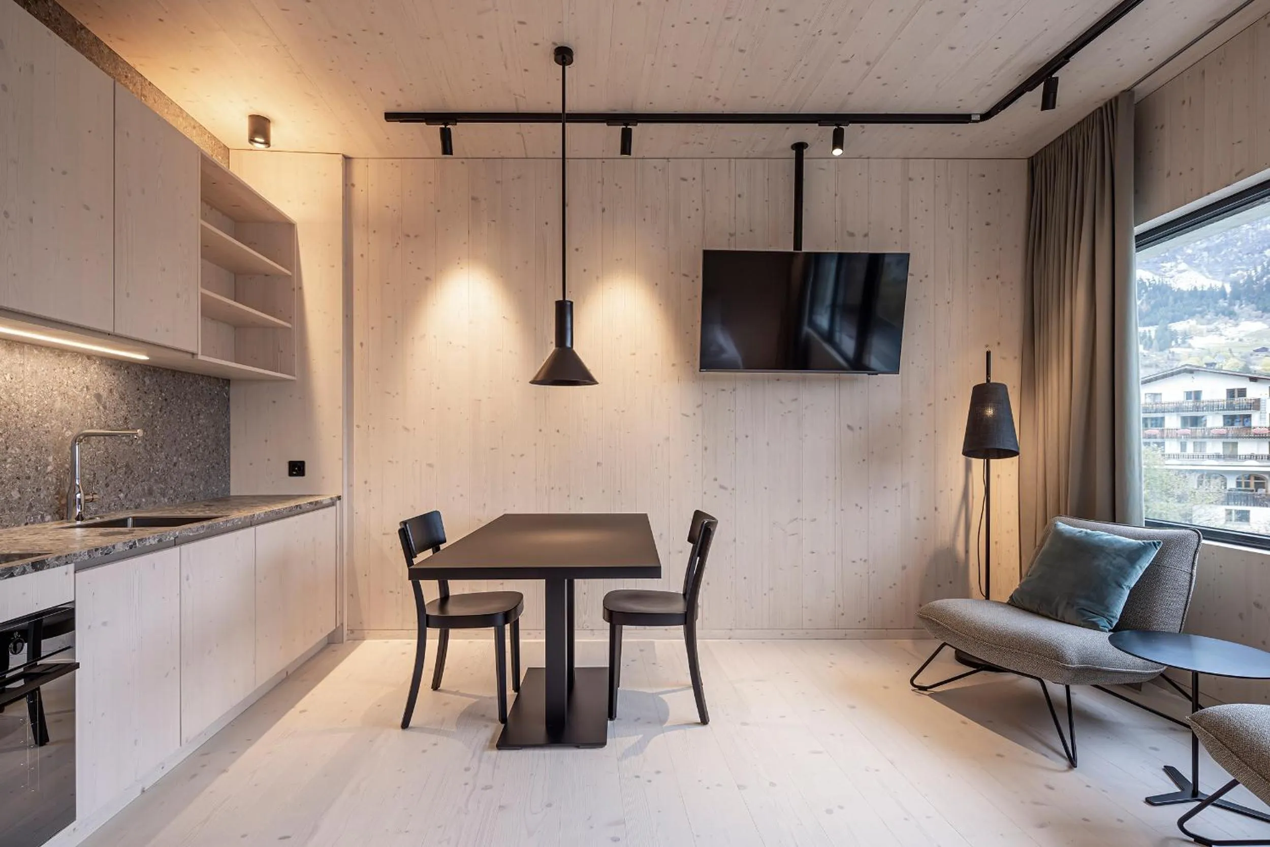 TV and multimedia in The Hide Flims Hotel