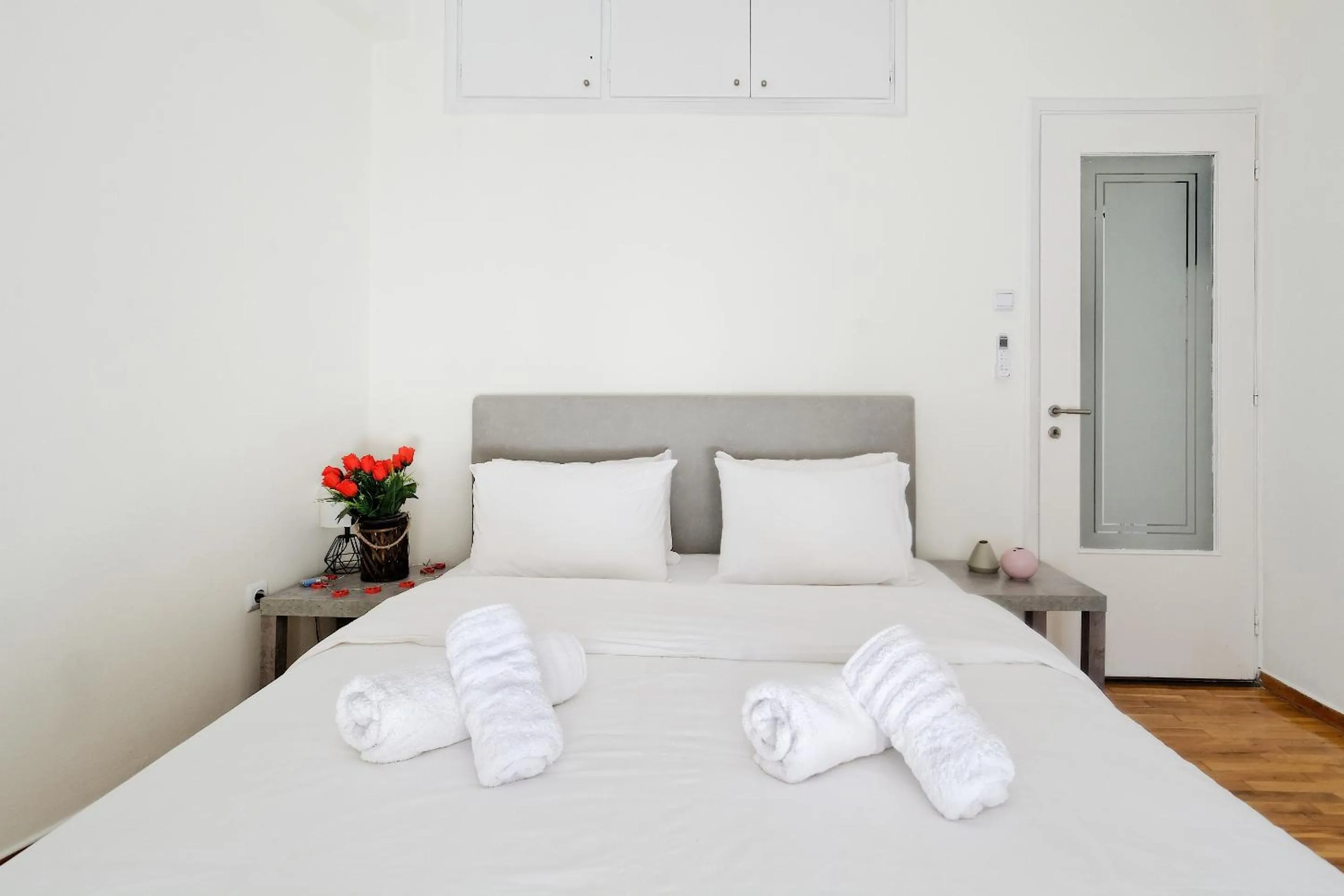 Bedroom, Bed in Athens Heartbeat