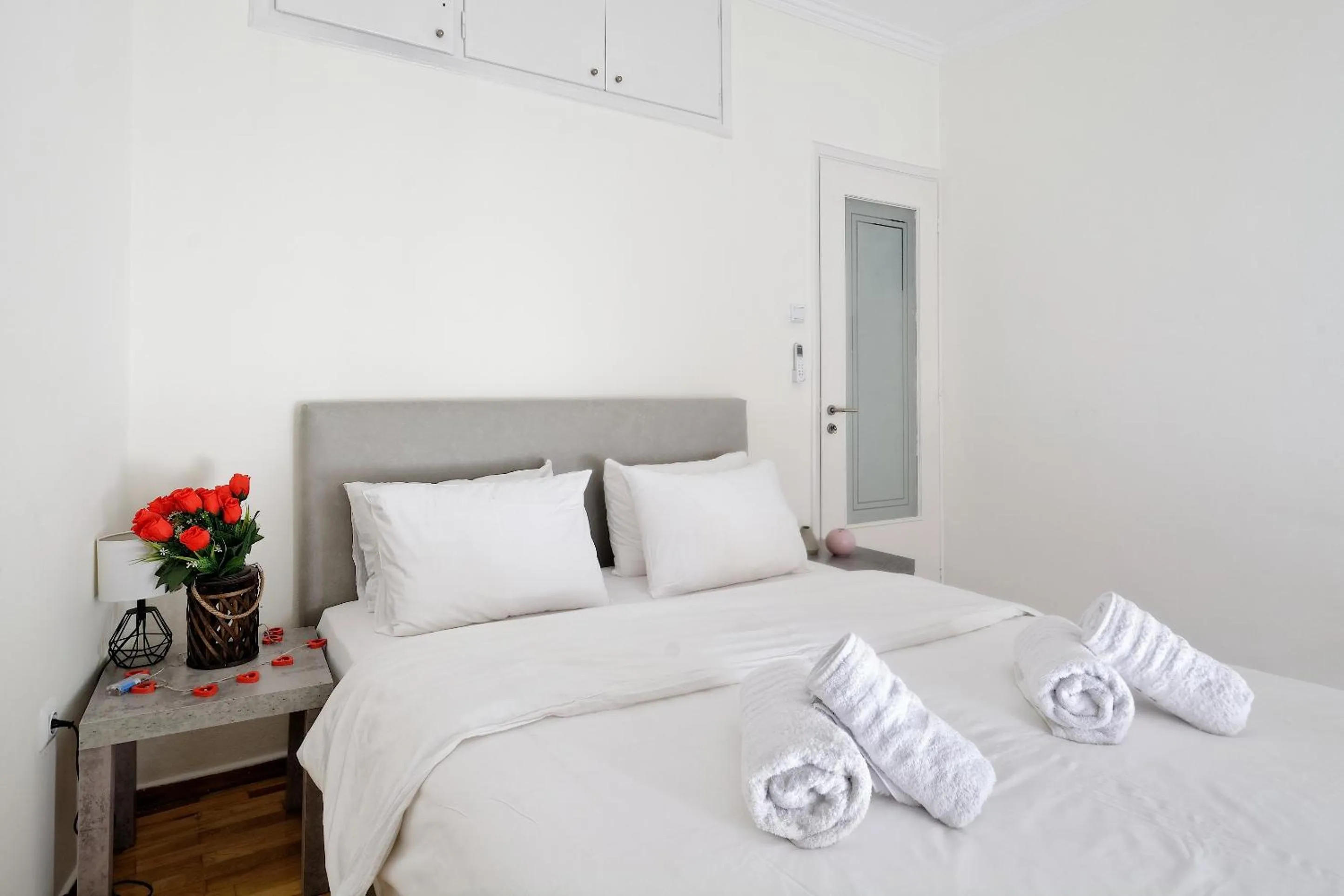 Bedroom, Bed in Athens Heartbeat