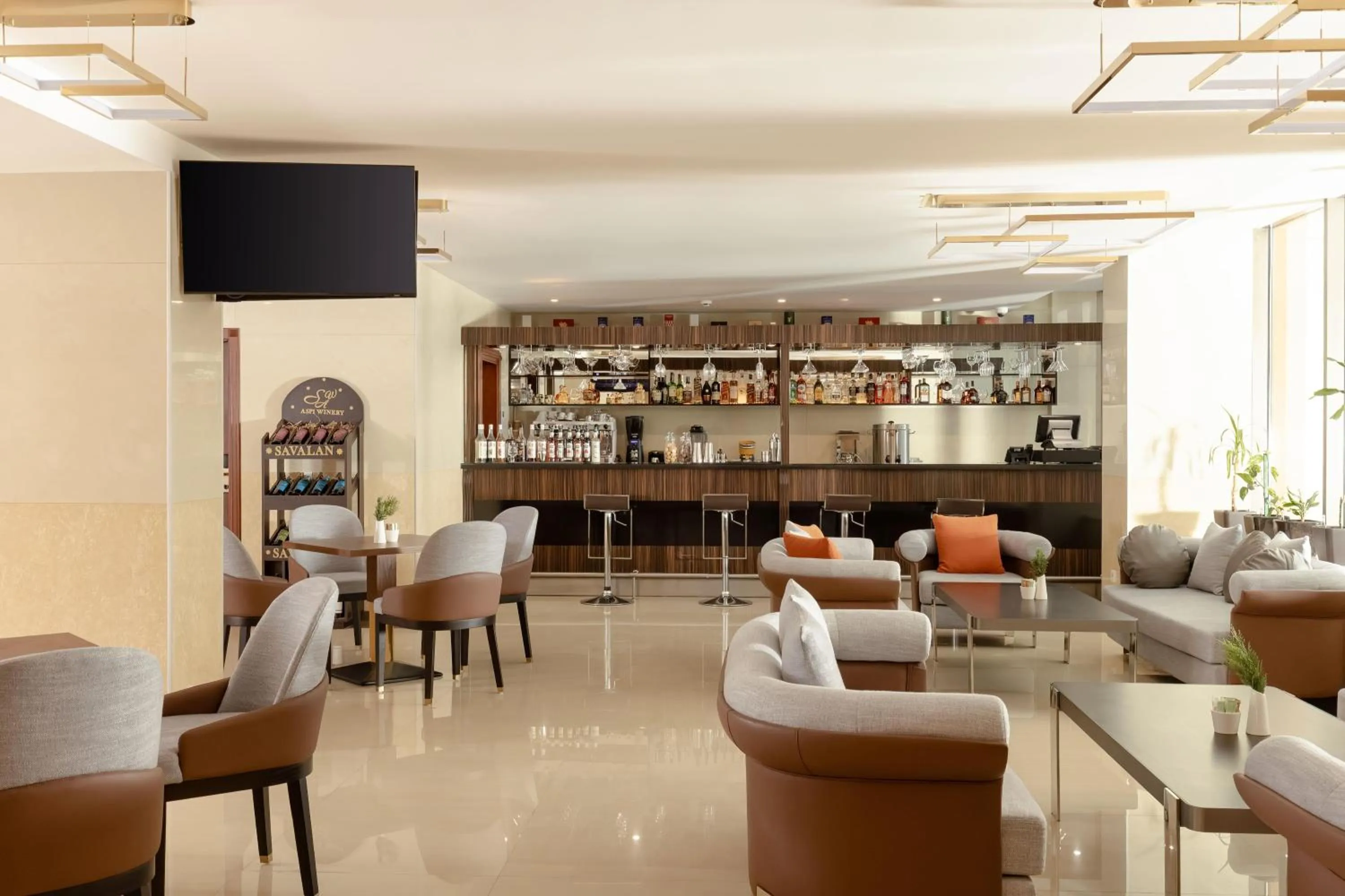 Lounge or bar in Ramada Plaza by Wyndham Gence