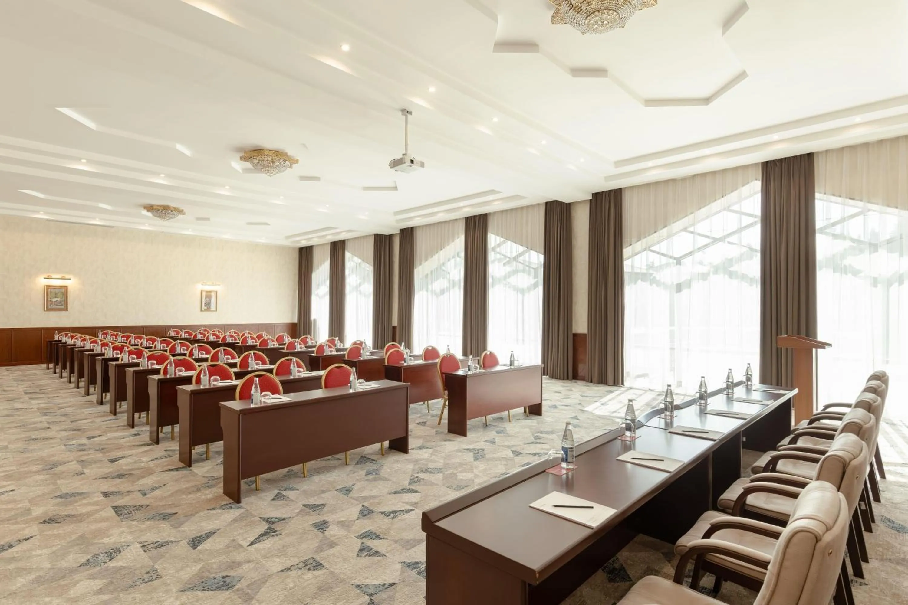 Meeting/conference room in Ramada Plaza by Wyndham Gence
