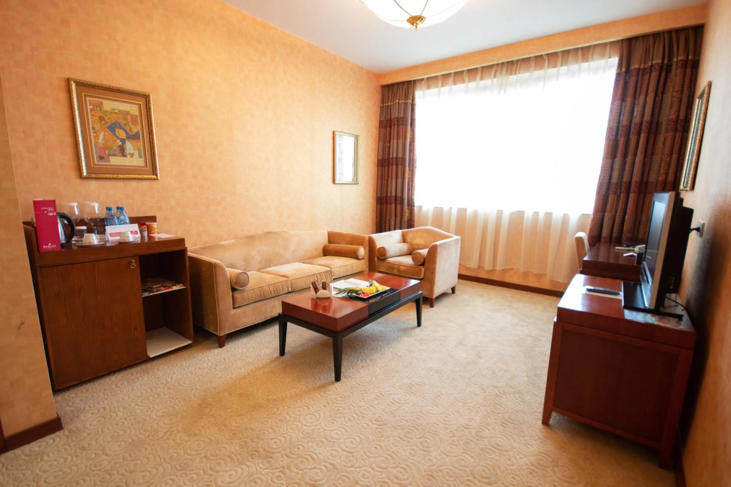 Seating area in Ramada Plaza by Wyndham Gence