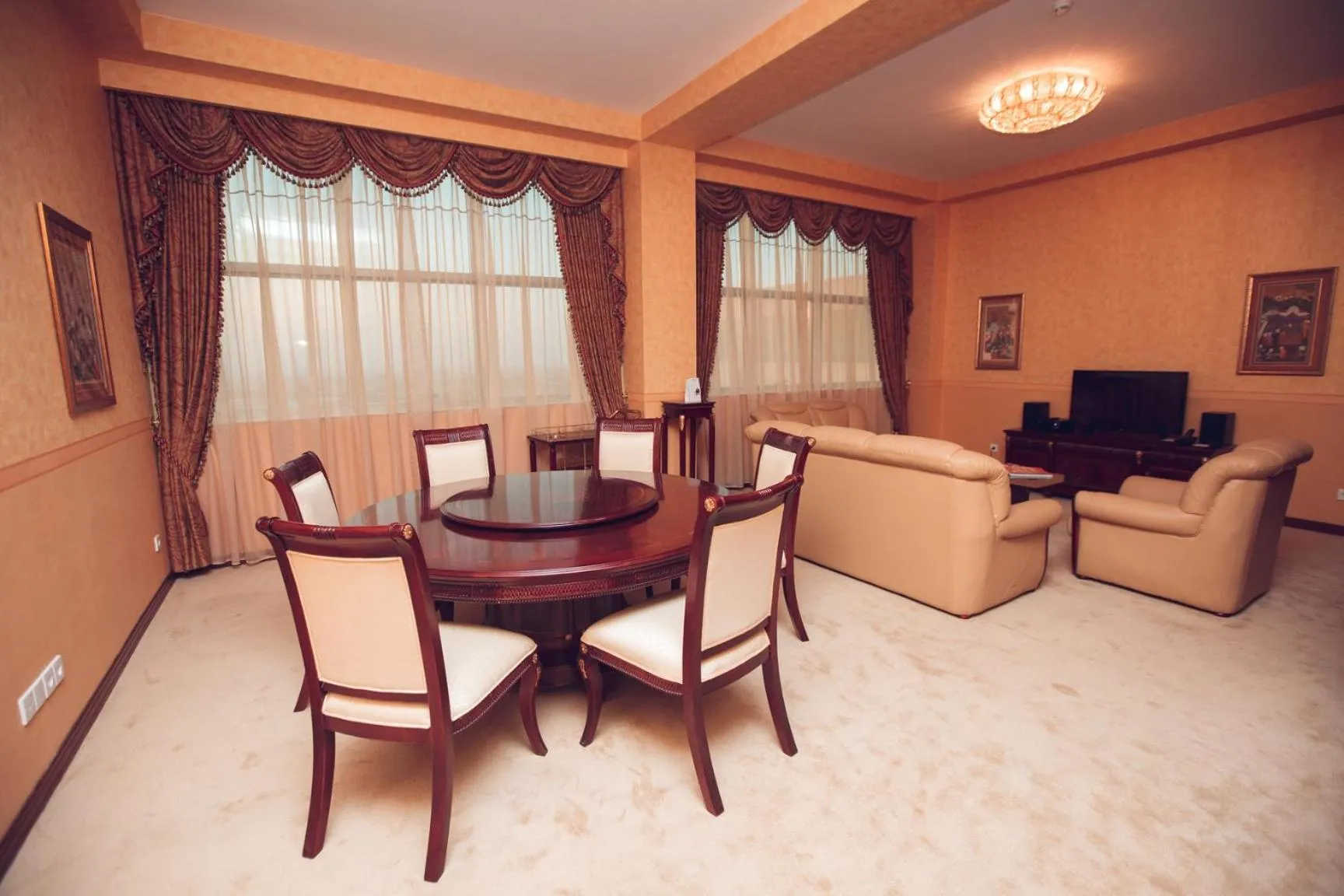 Photo of the whole room in Ramada Plaza by Wyndham Gence