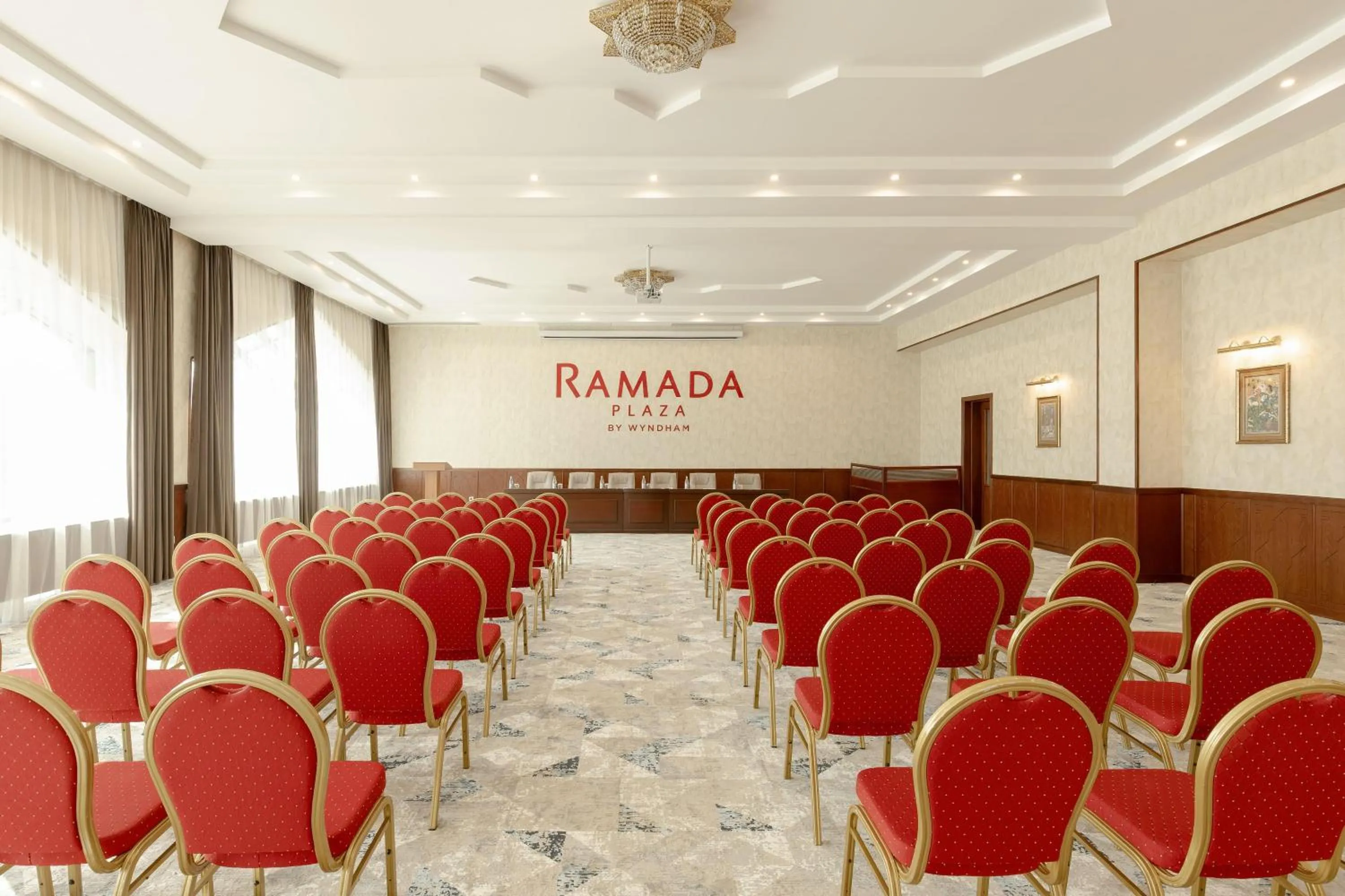 Meeting/conference room in Ramada Plaza by Wyndham Gence