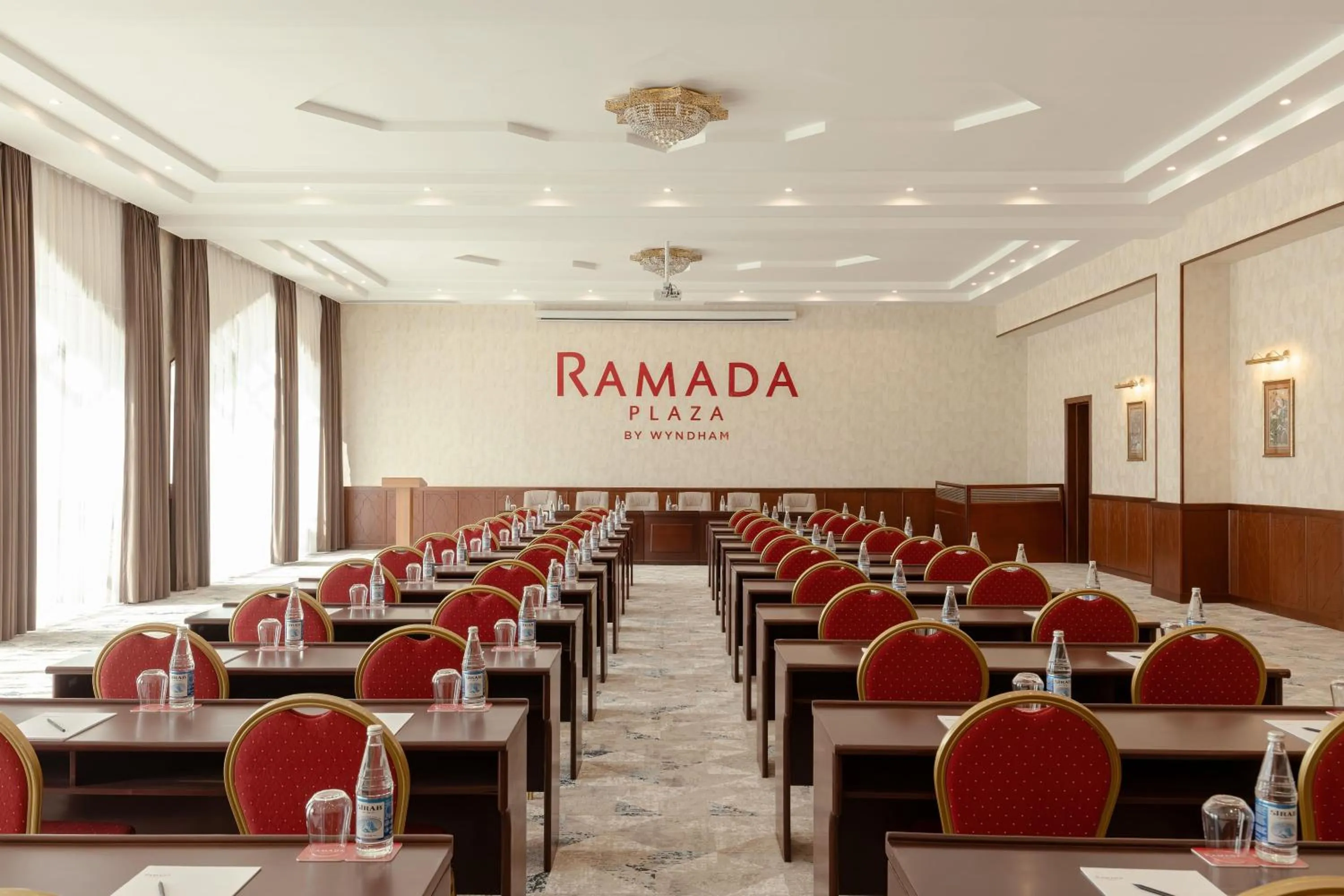 Meeting/conference room in Ramada Plaza by Wyndham Gence