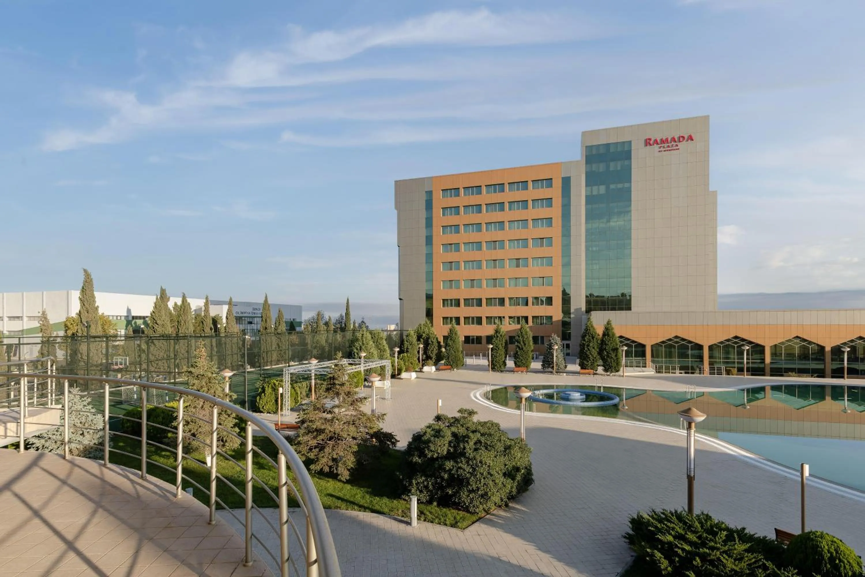 Restaurant/places to eat in Ramada Plaza by Wyndham Gence