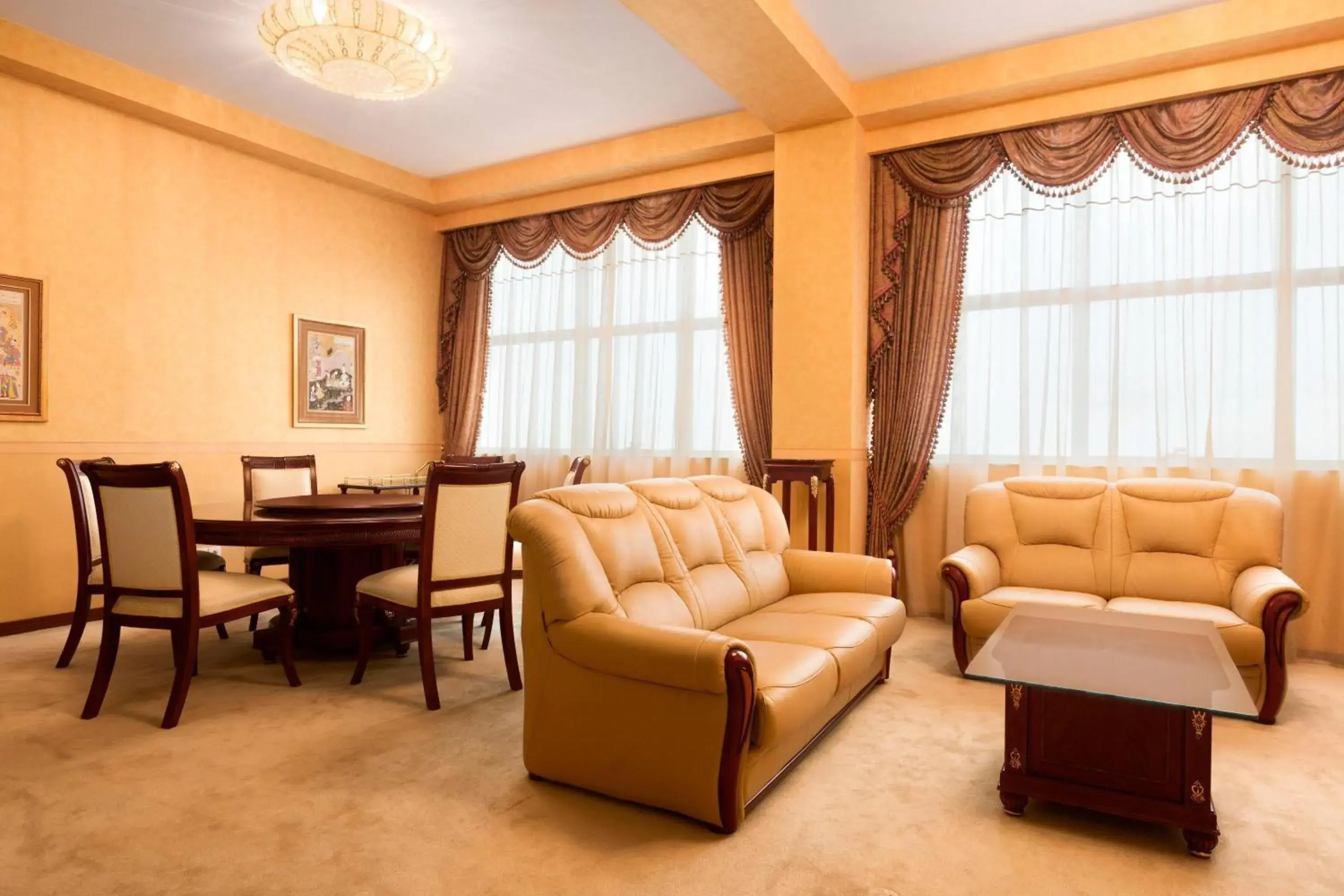 Premium King Suite in Ramada Plaza by Wyndham Gence Premium King Suite in Ramada Plaza by Wyndham Gence