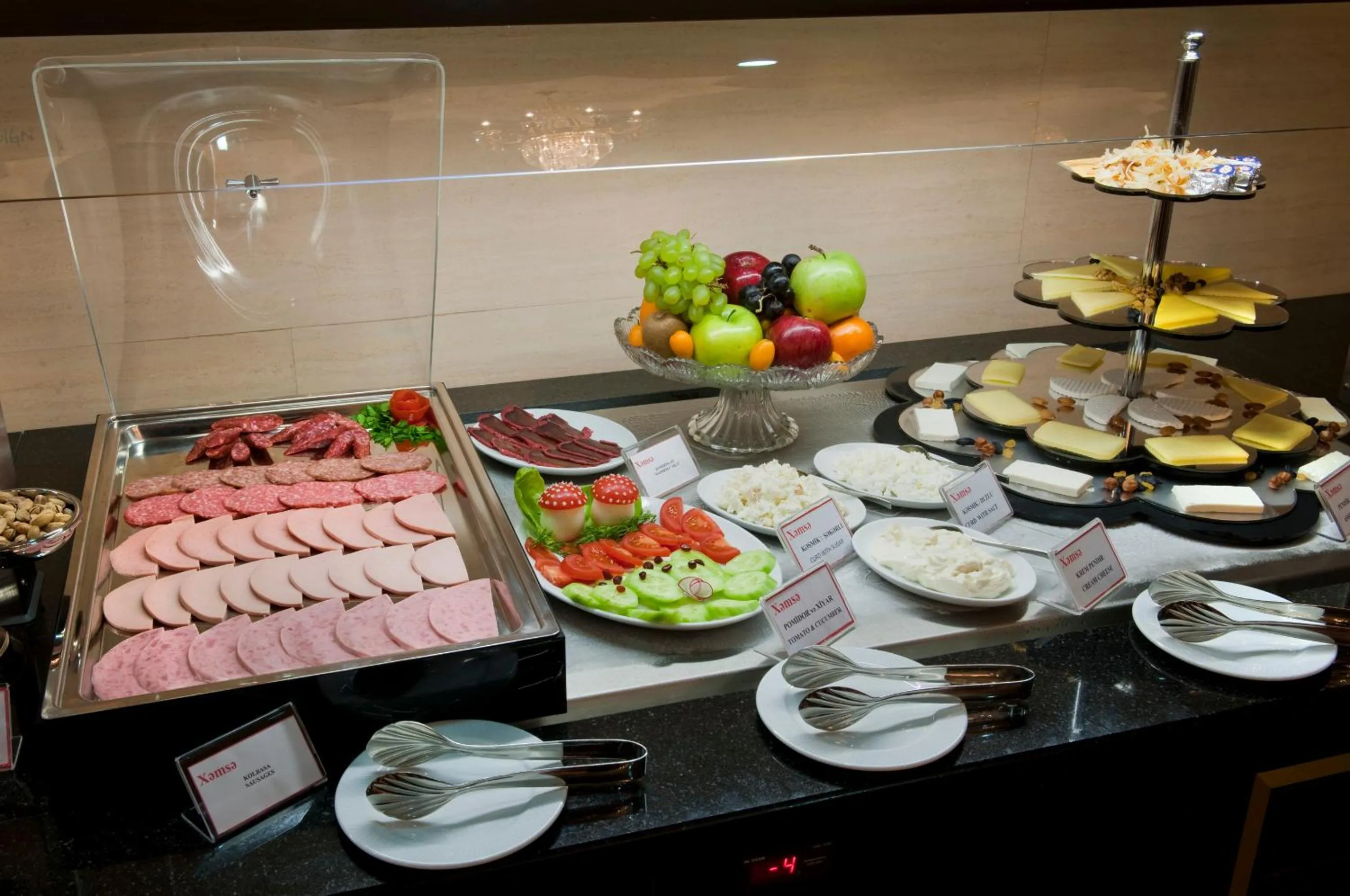 Food and drinks in Ramada Plaza by Wyndham Gence