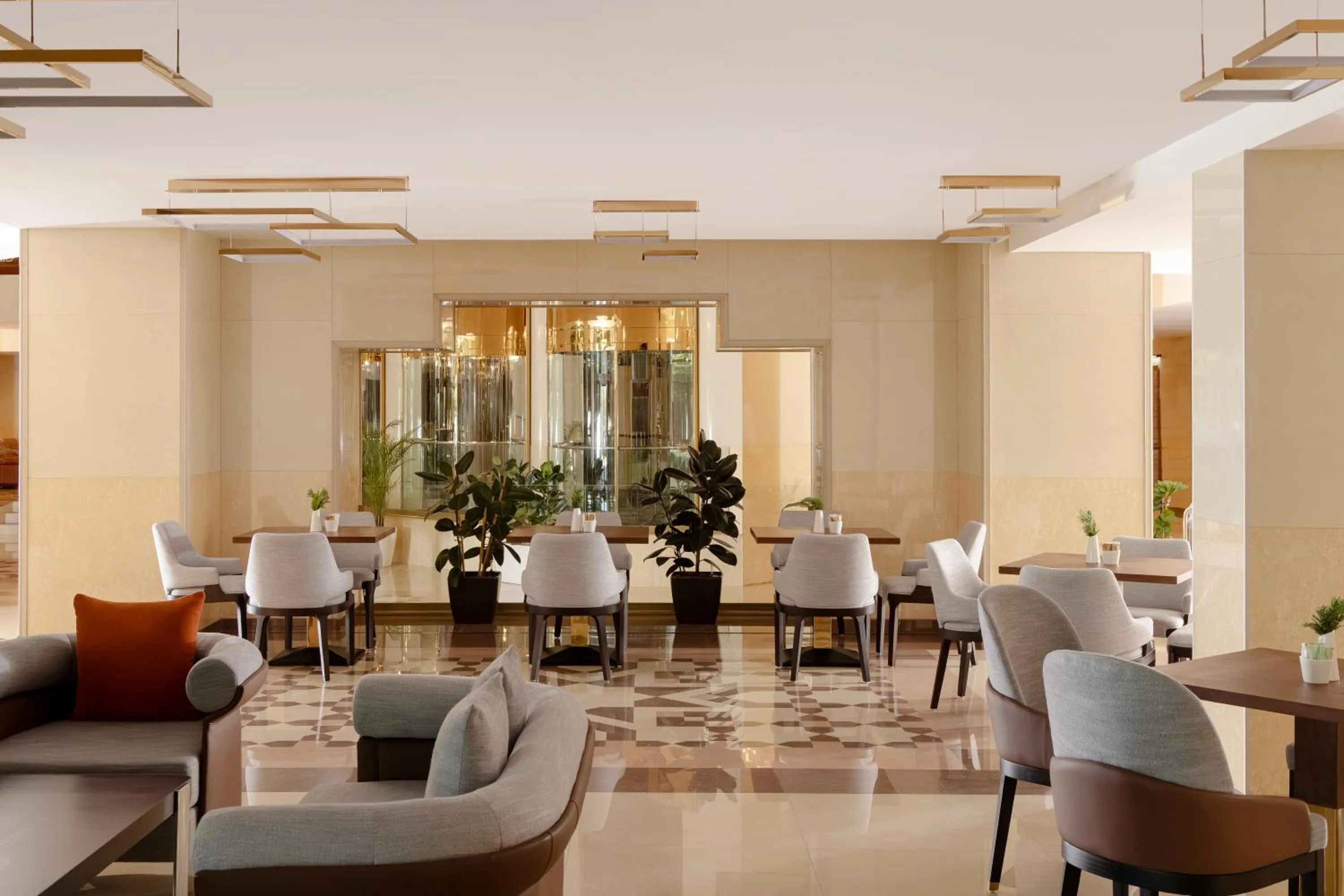 Restaurant/places to eat in Ramada Plaza by Wyndham Gence