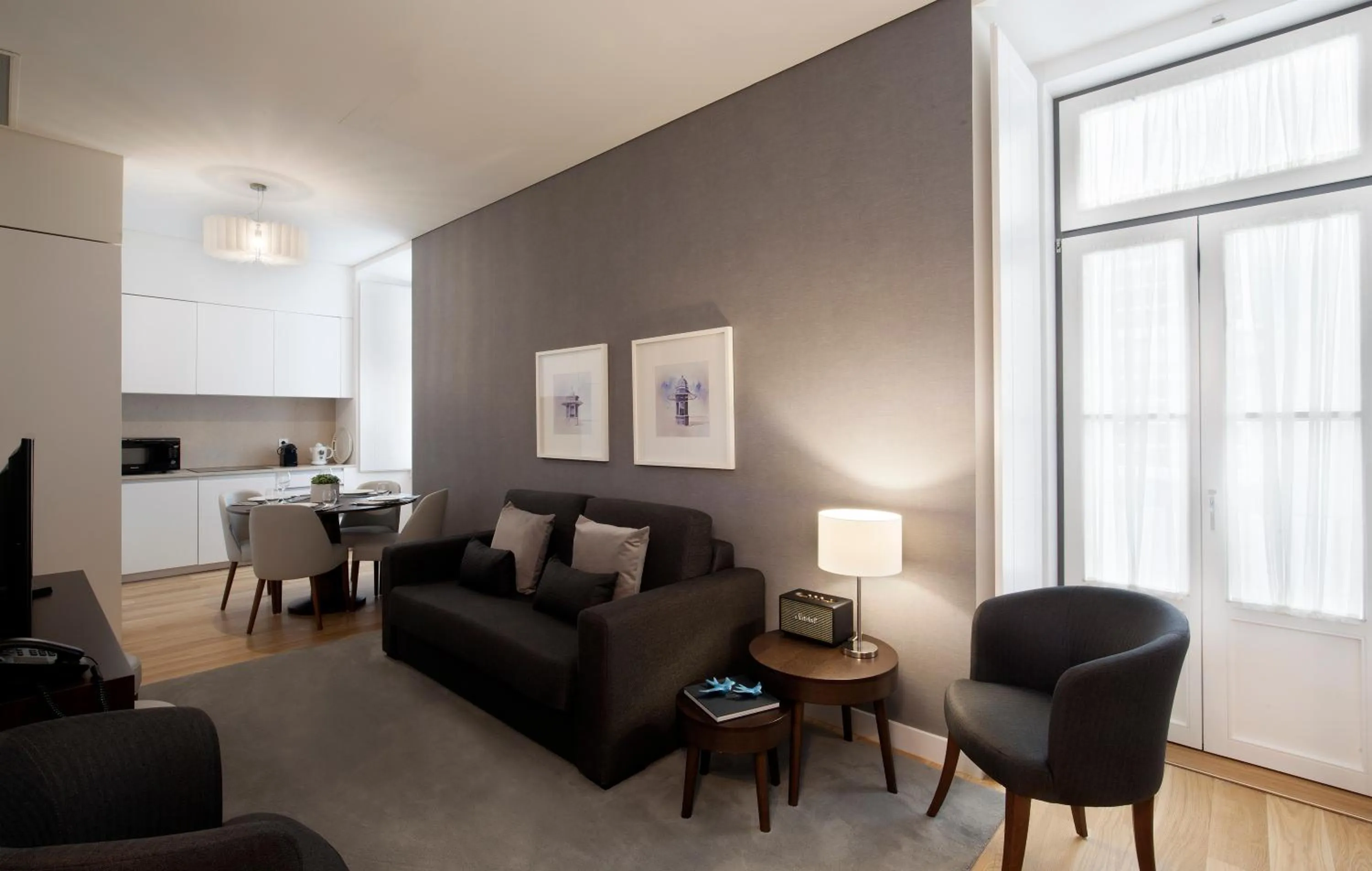 TV and multimedia in Grape Harbor Prata Apartments