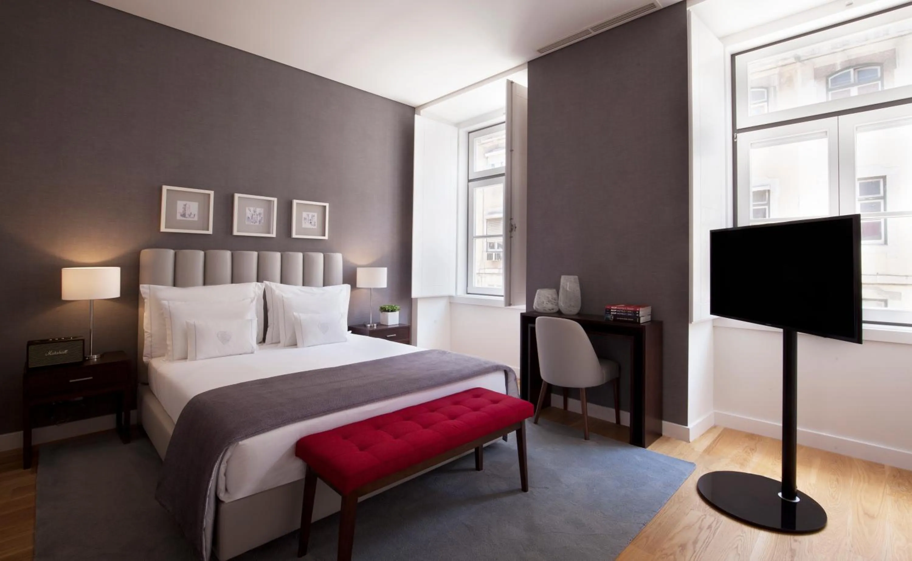 TV and multimedia, Bed in Grape Harbor Prata Apartments