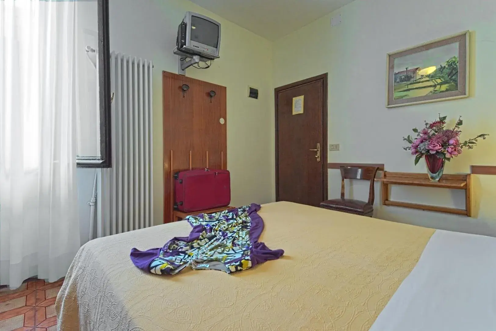 Standard Double or Twin Room with Shared Bathroom in Albergo Al Gobbo Standard Double or Twin Room with Shared Bathroom in Albergo Al Gobbo