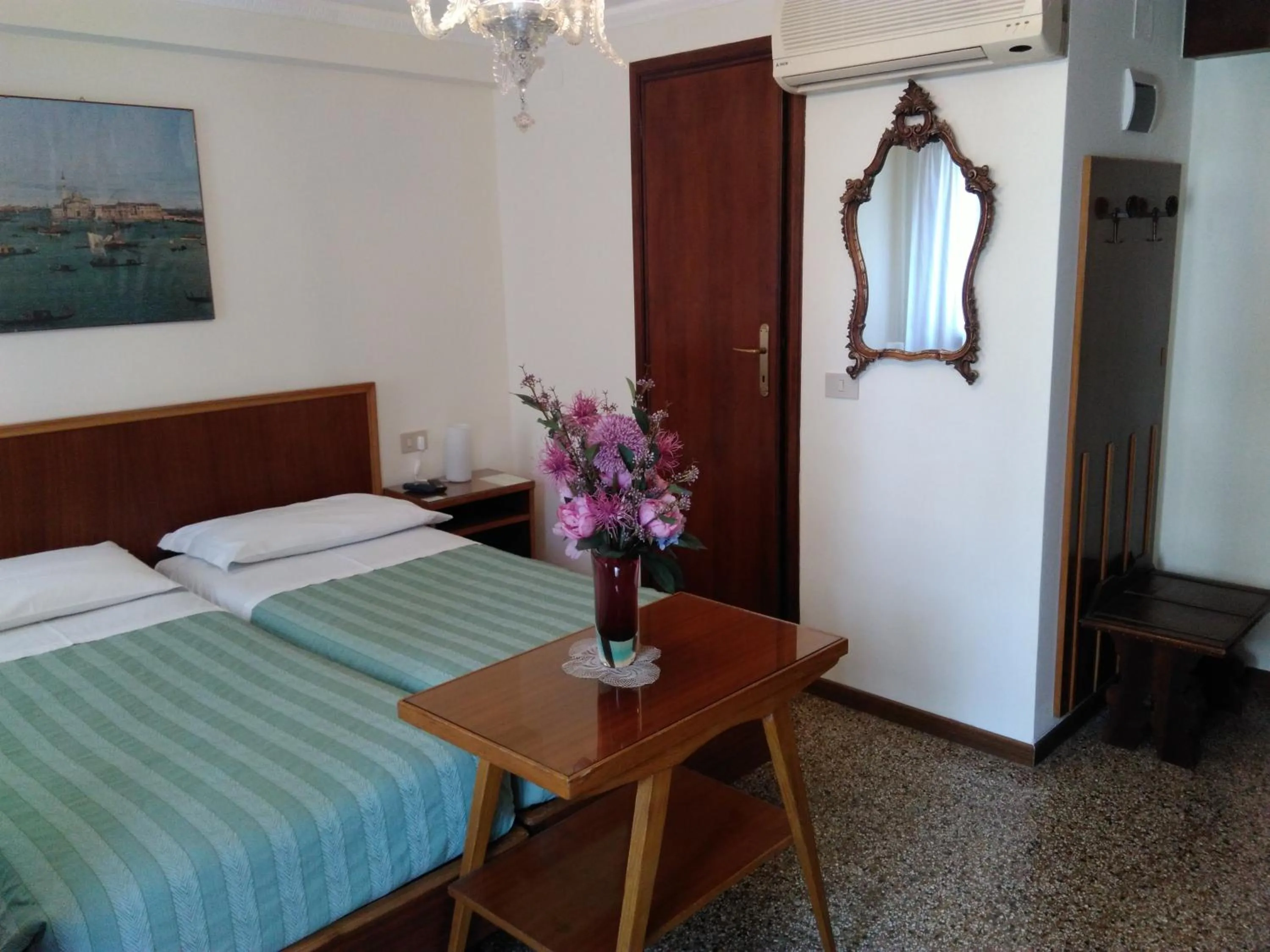 Photo of the whole room, Bed in Albergo Al Gobbo