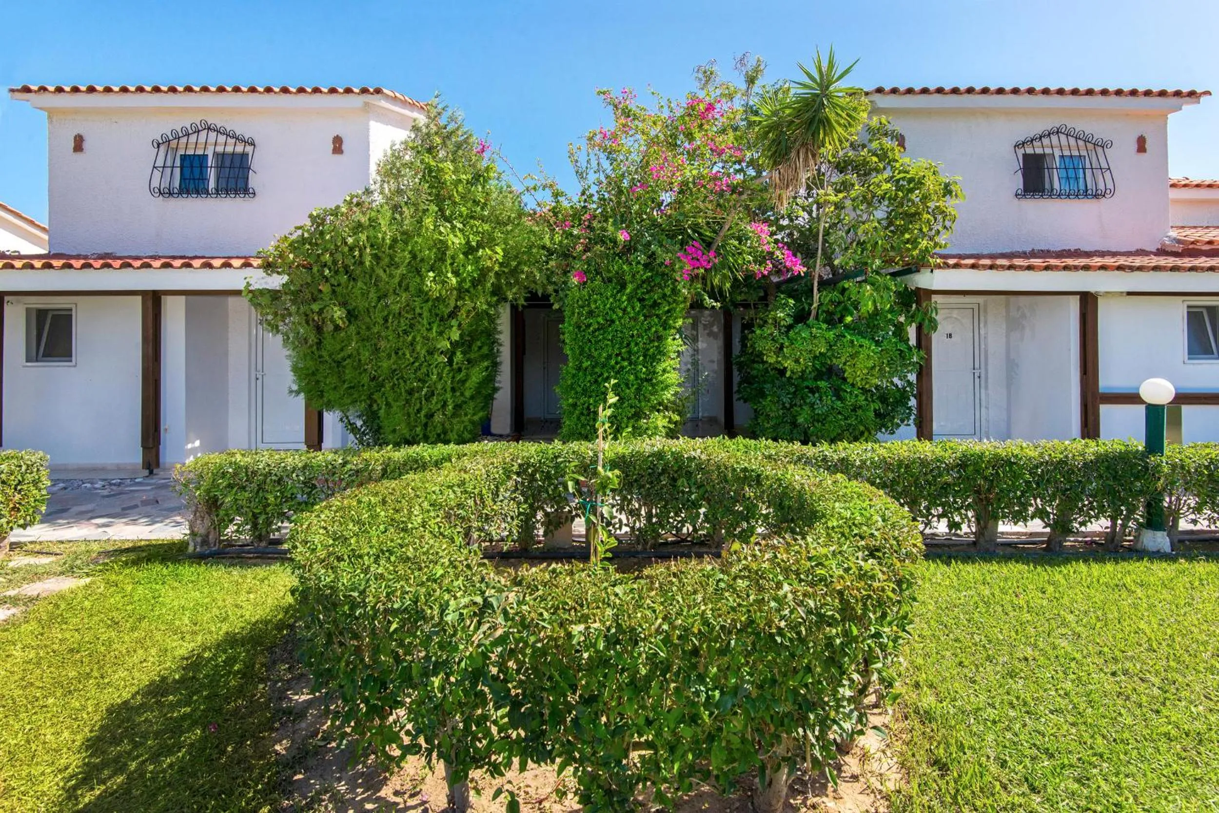 Property building in Elefteria Apts & Suites