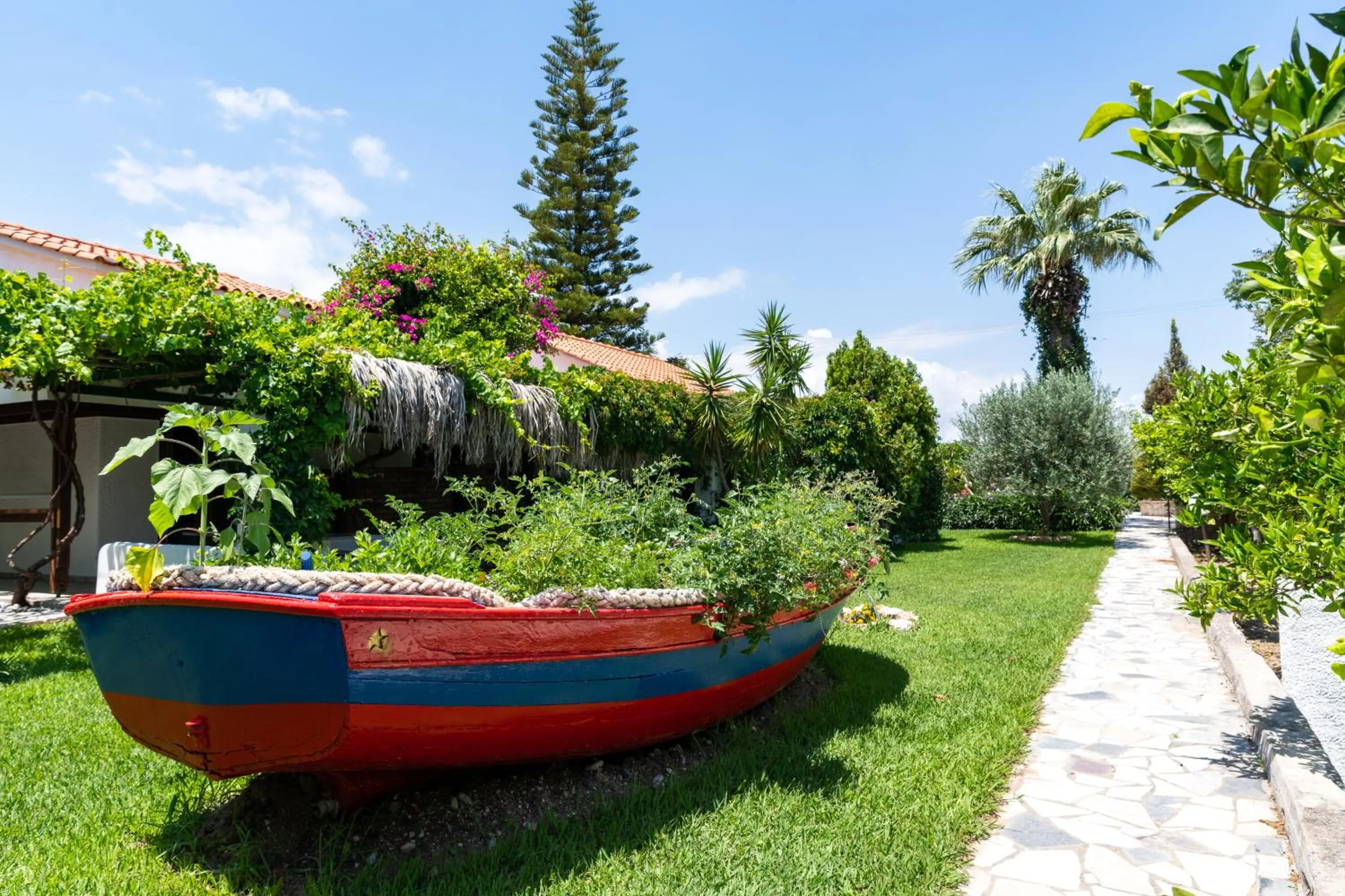 Garden in Elefteria Apts & Suites