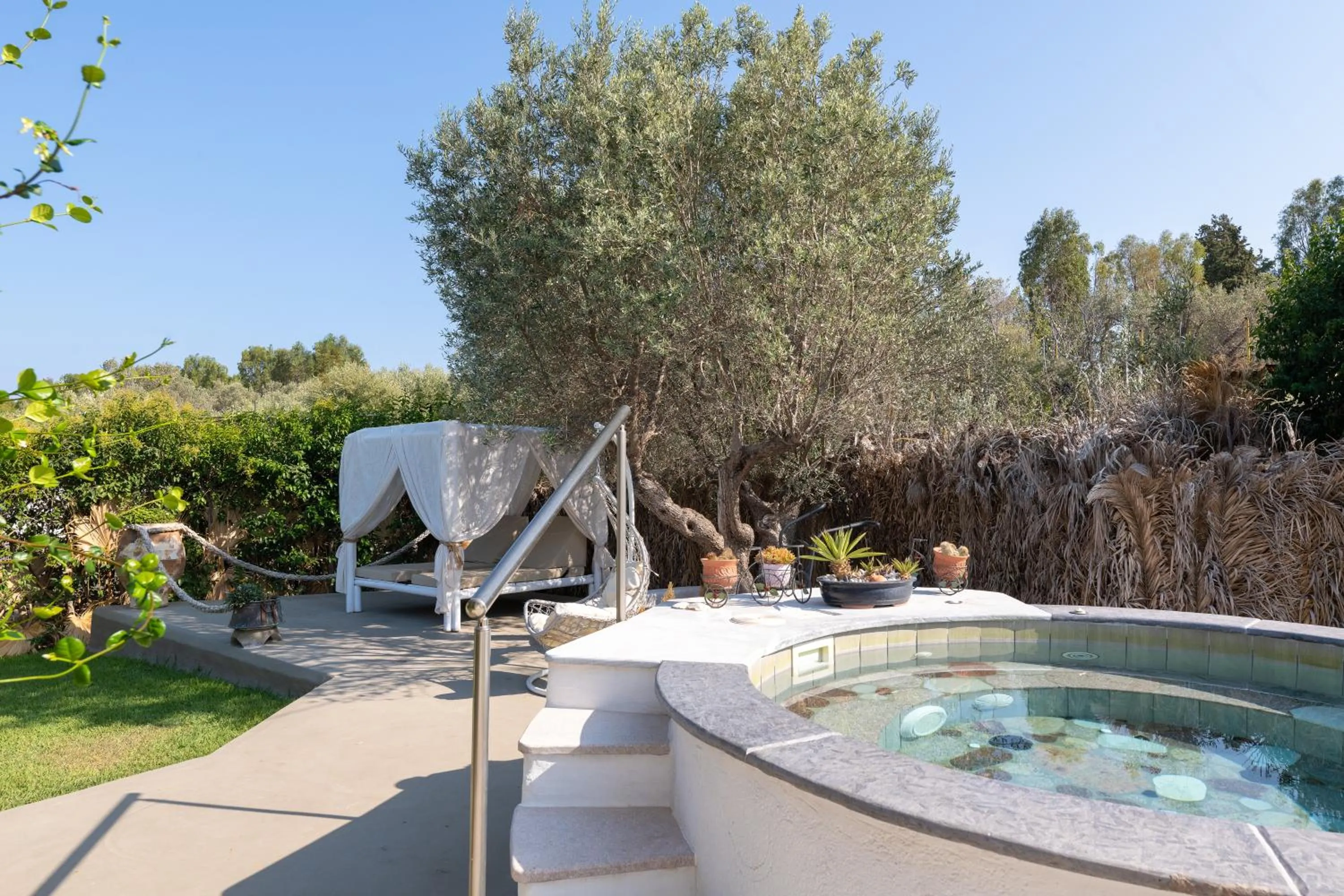 Garden in Elefteria Apts & Suites