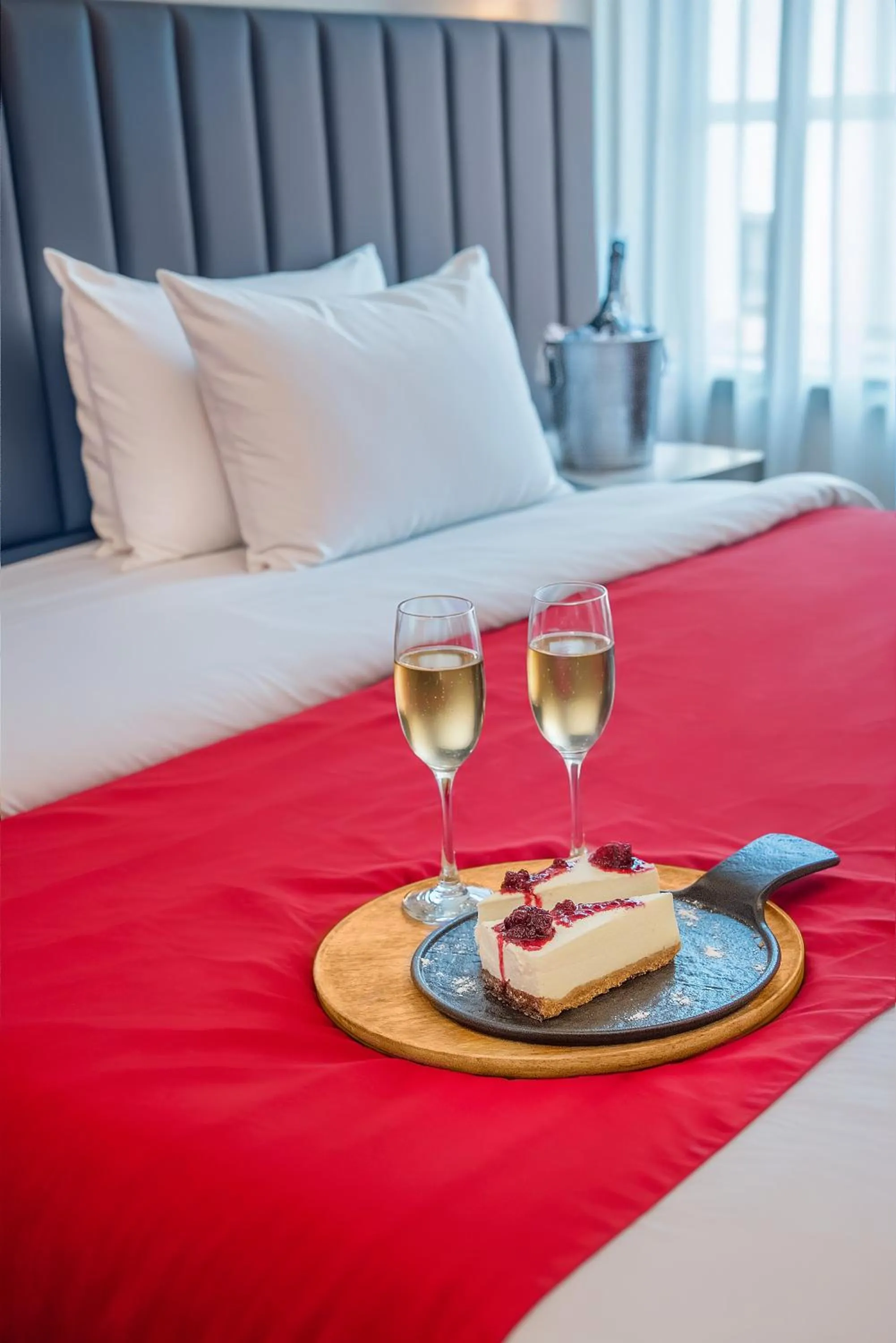 room service, Bed in King Gorgasali