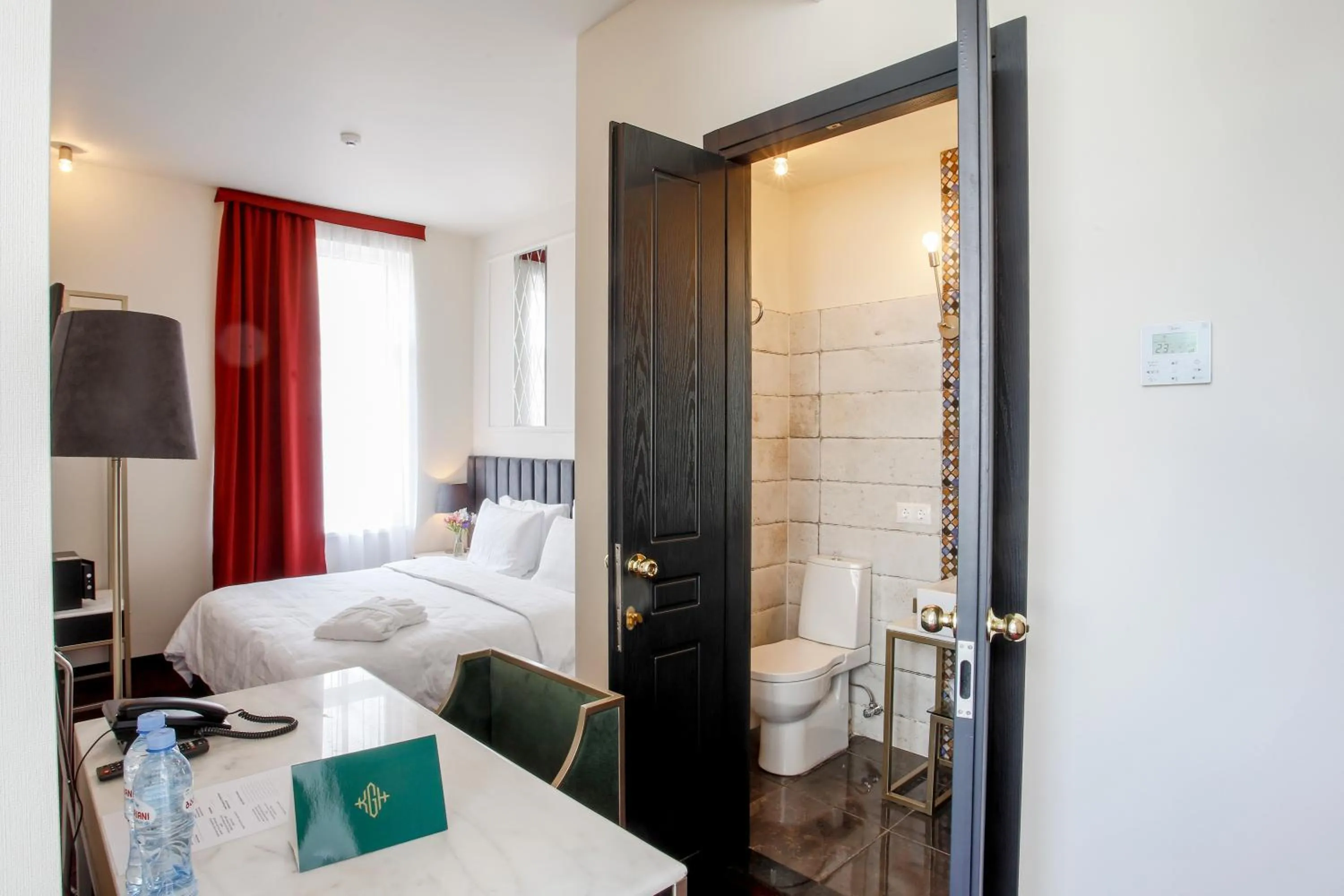 Photo of the whole room, Bed in King Gorgasali