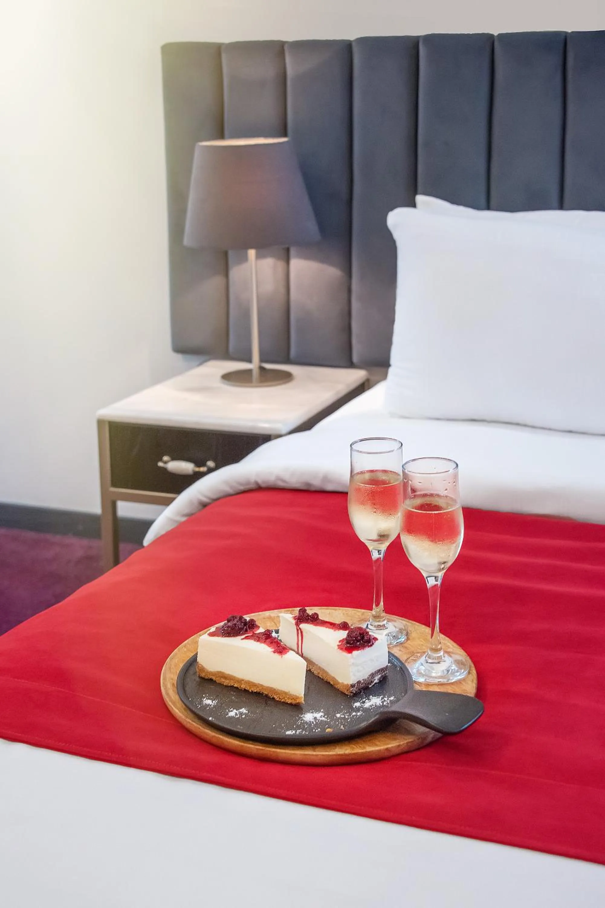 room service, Bed in King Gorgasali