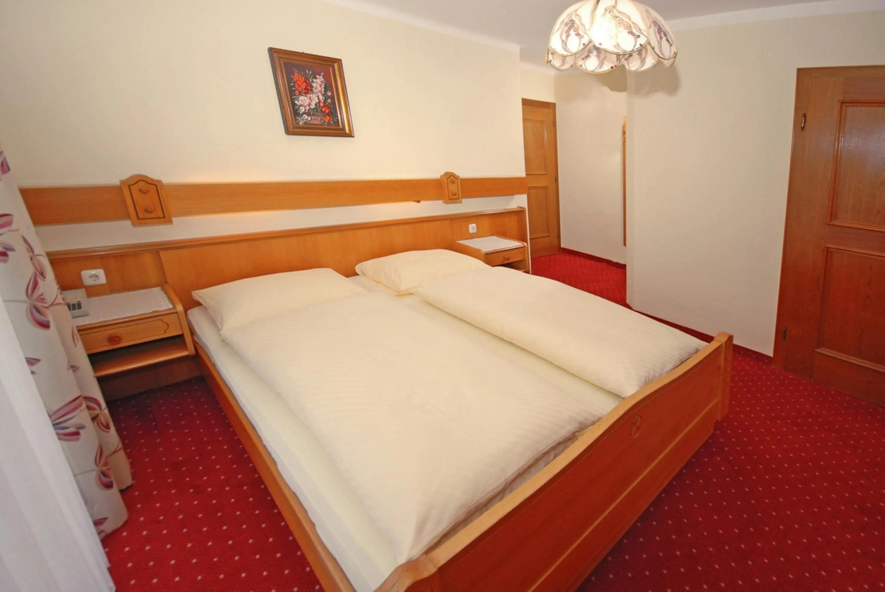 Photo of the whole room, Bed in Pension Riedlsperger