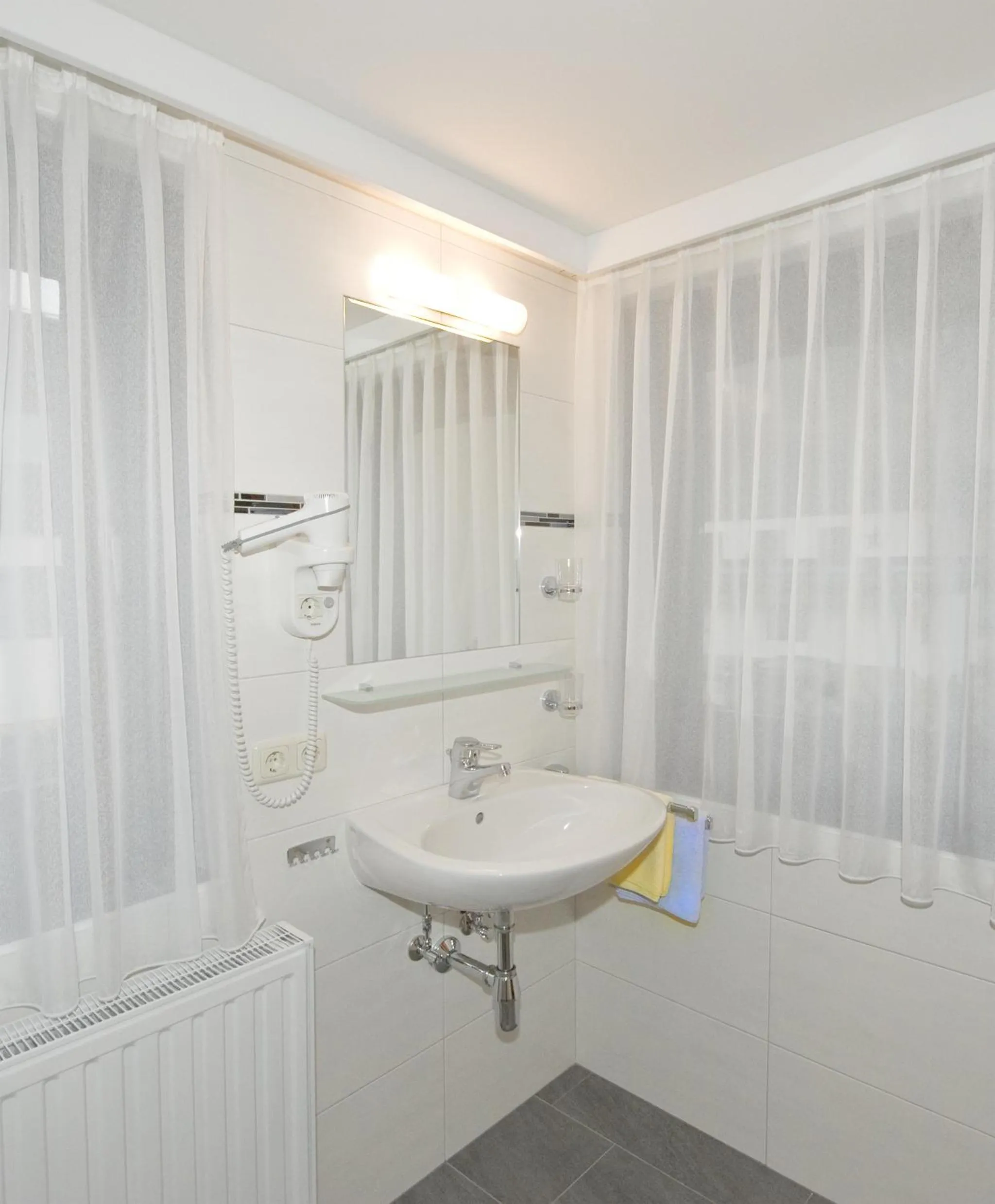 Bathroom in Pension Riedlsperger