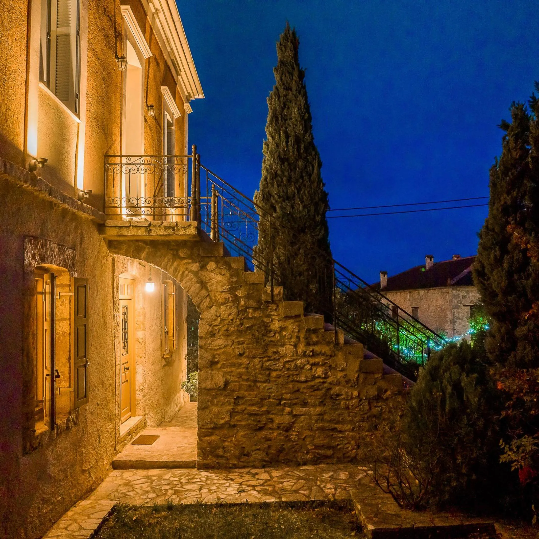 Property building in Archontiko Parnassus Dadi