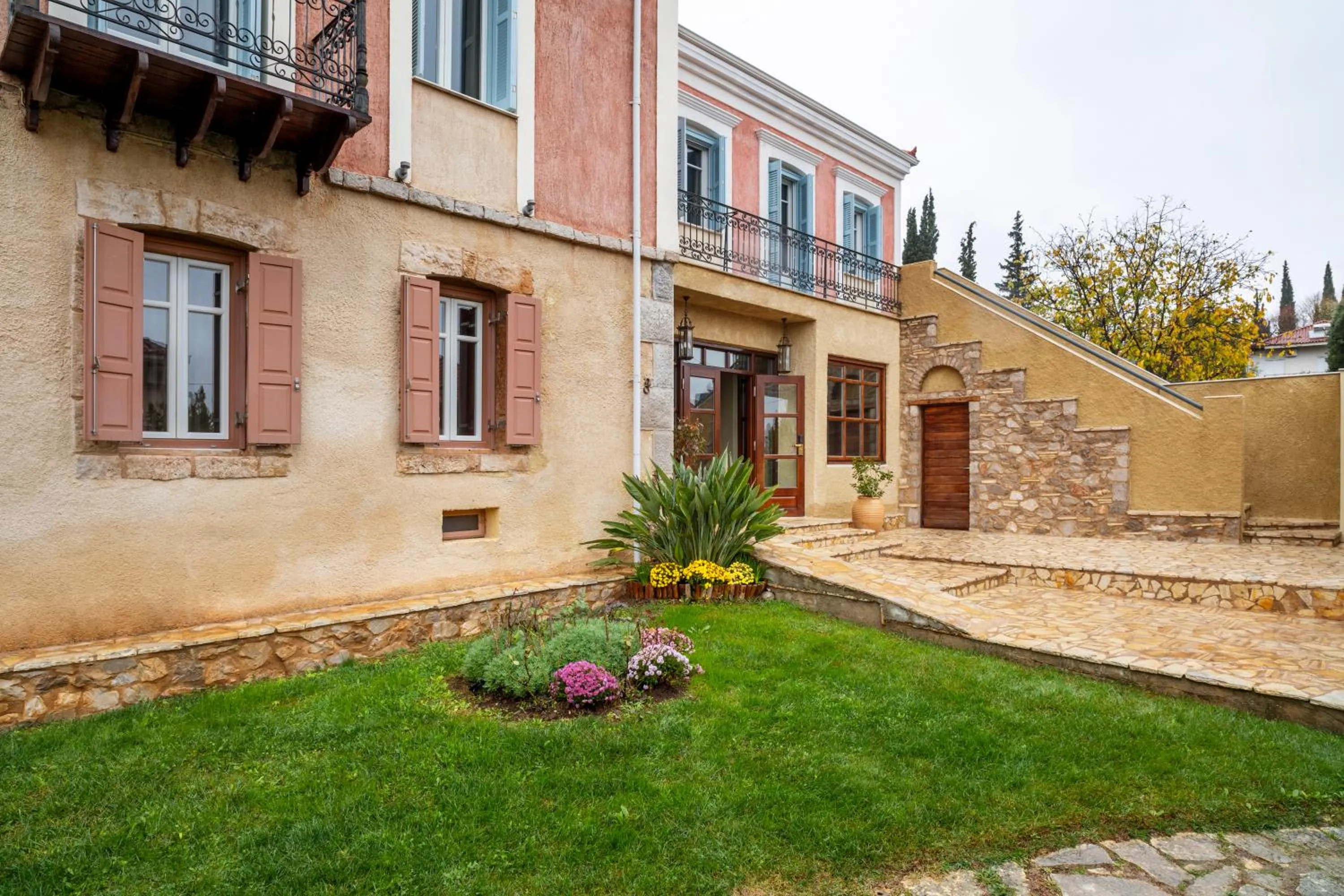 Property building in Archontiko Parnassus Dadi