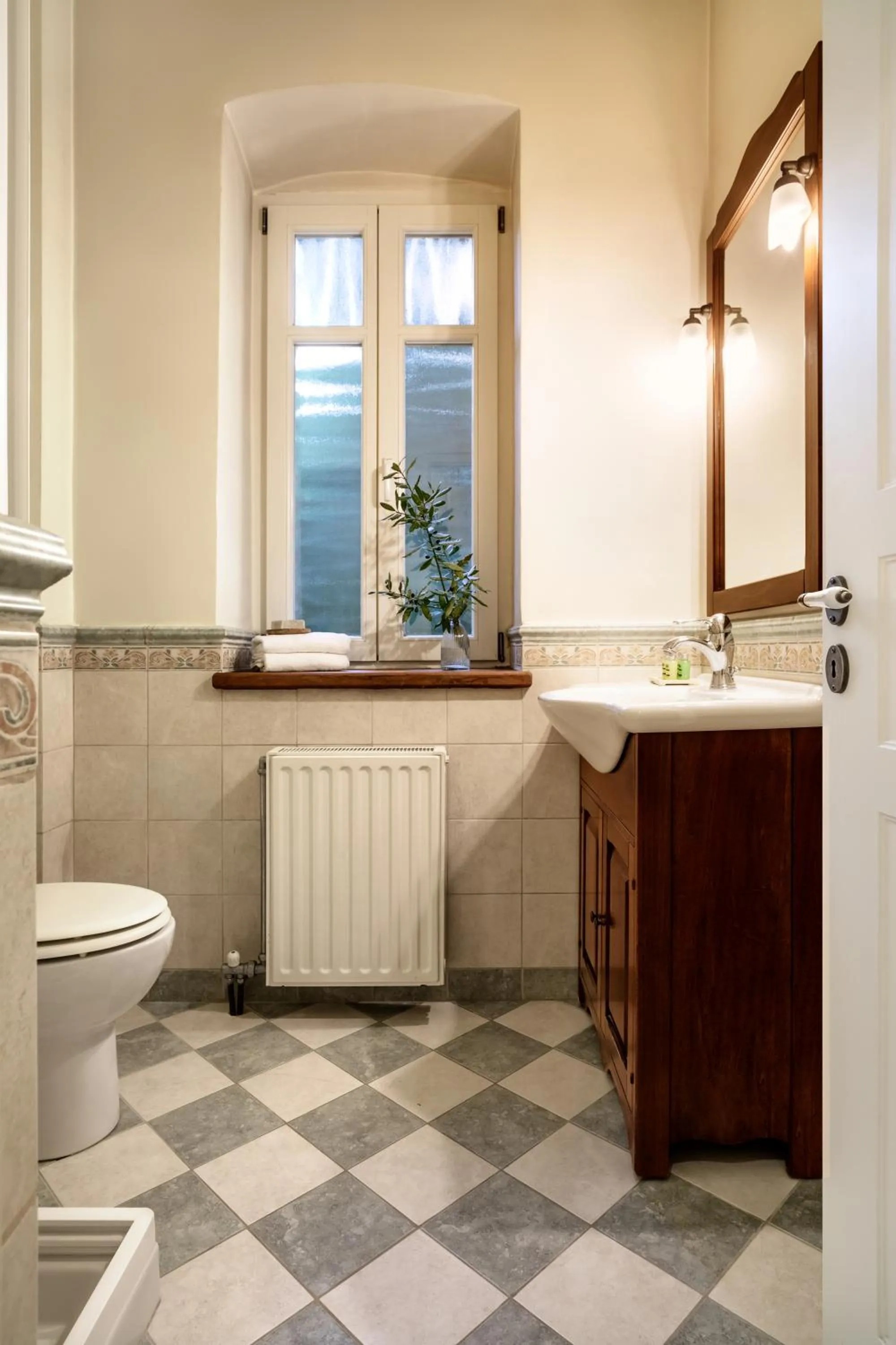 Toilet in Archontiko Parnassus Dadi