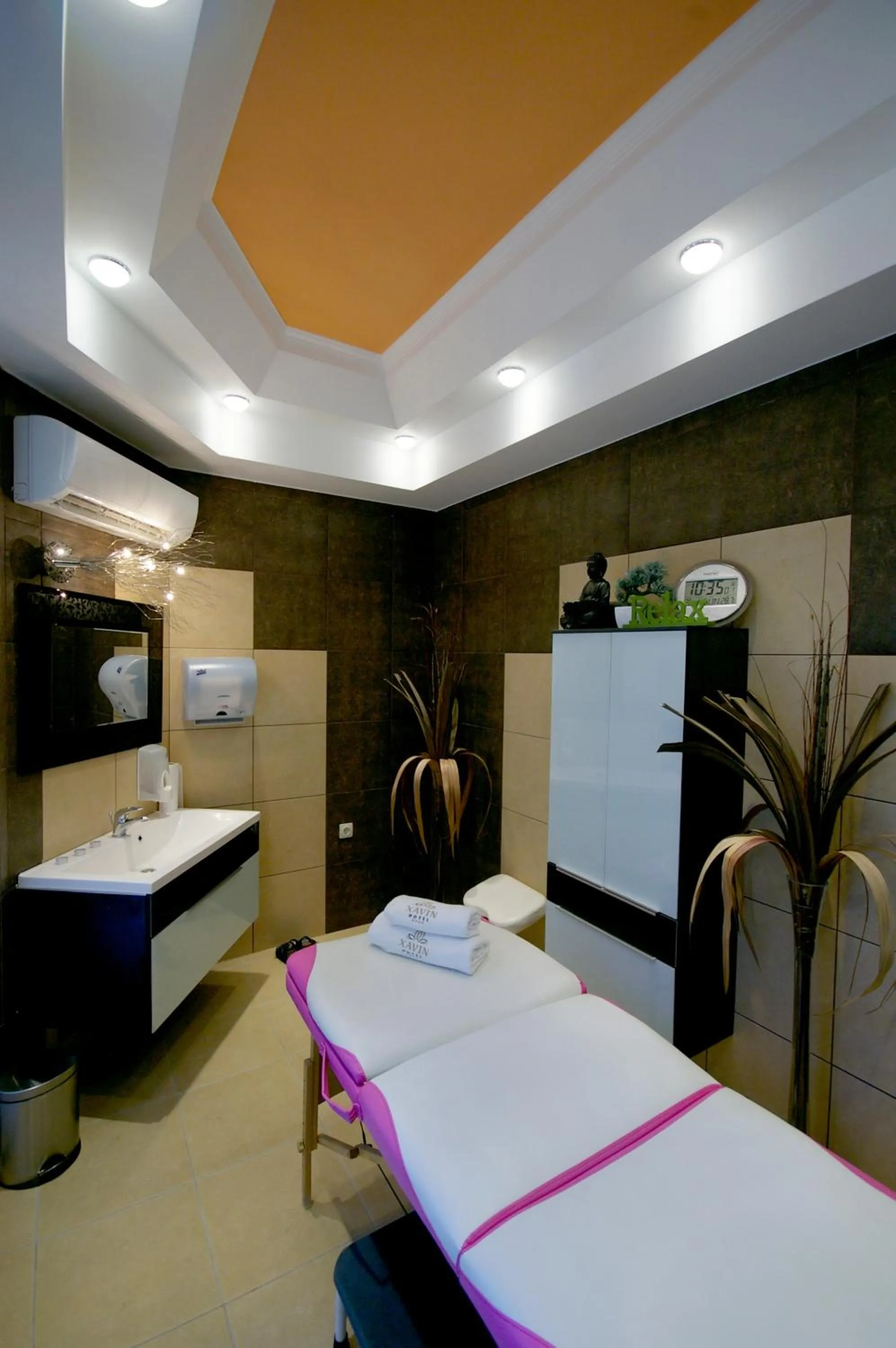 Massage, Bed in Xavin Wellness Hotel & Restaurant