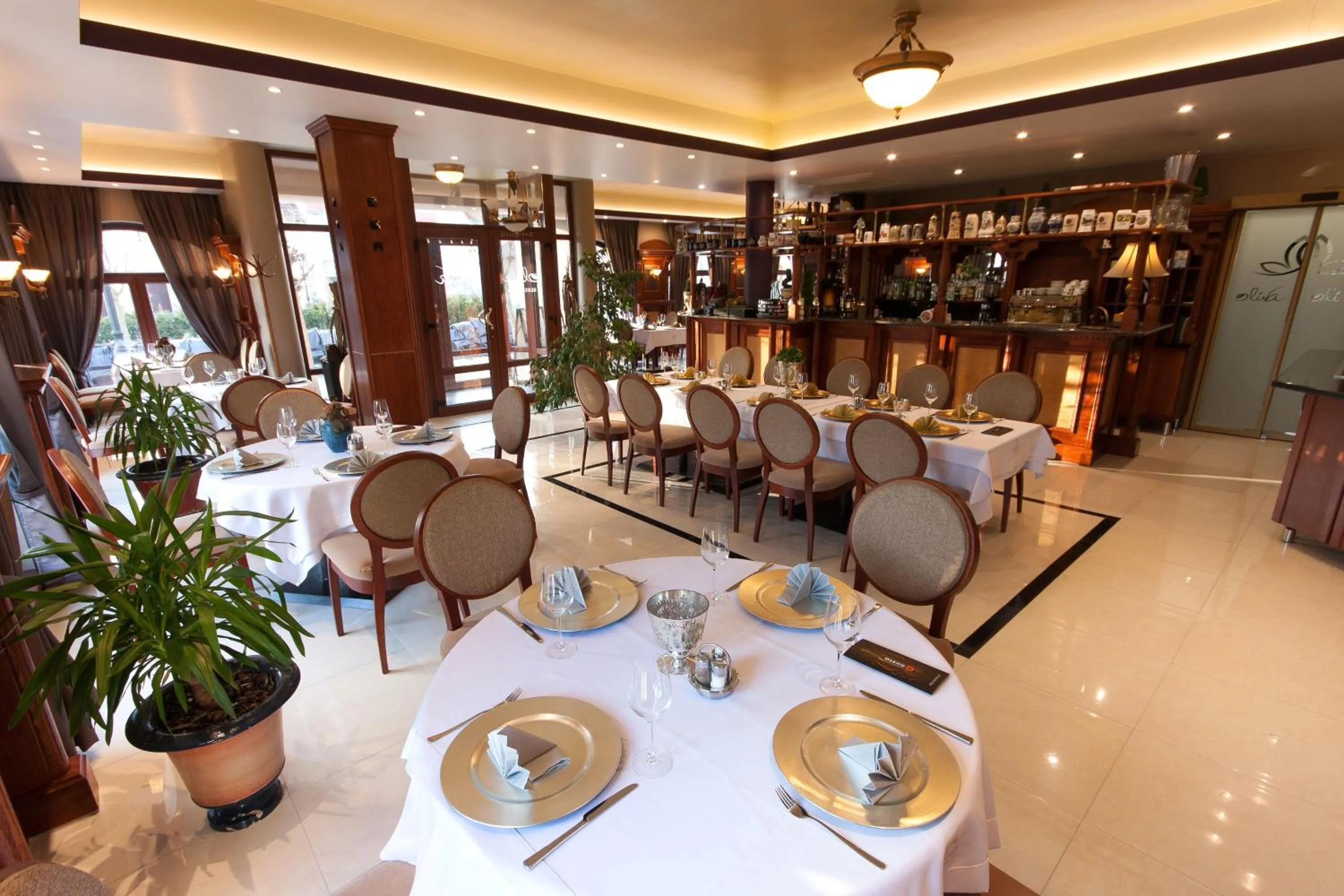 Restaurant/places to eat in Xavin Wellness Hotel & Restaurant