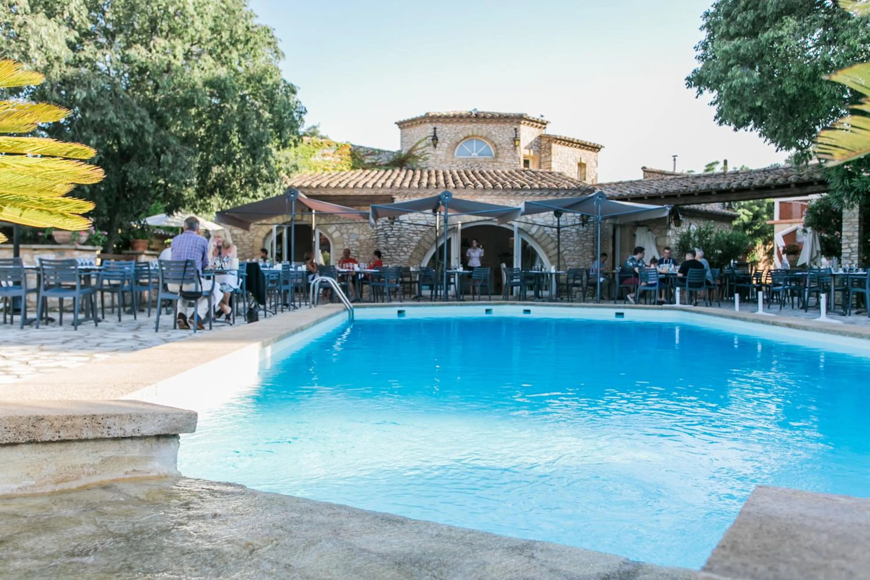 Restaurant/places to eat in L'Enclos des Lauriers Roses