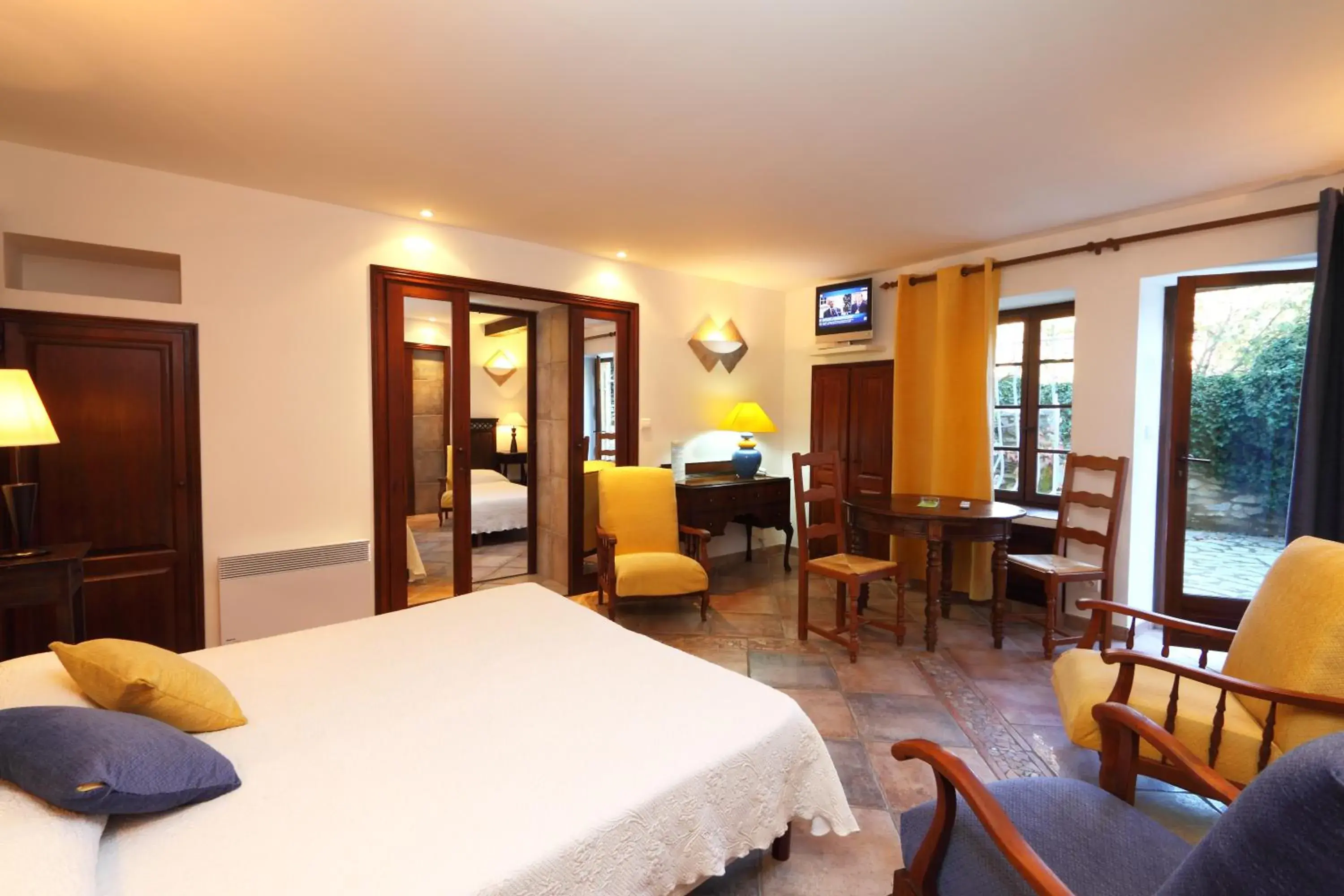 Suite in L'Enclos des Lauriers Roses Suite in L'Enclos des Lauriers Roses